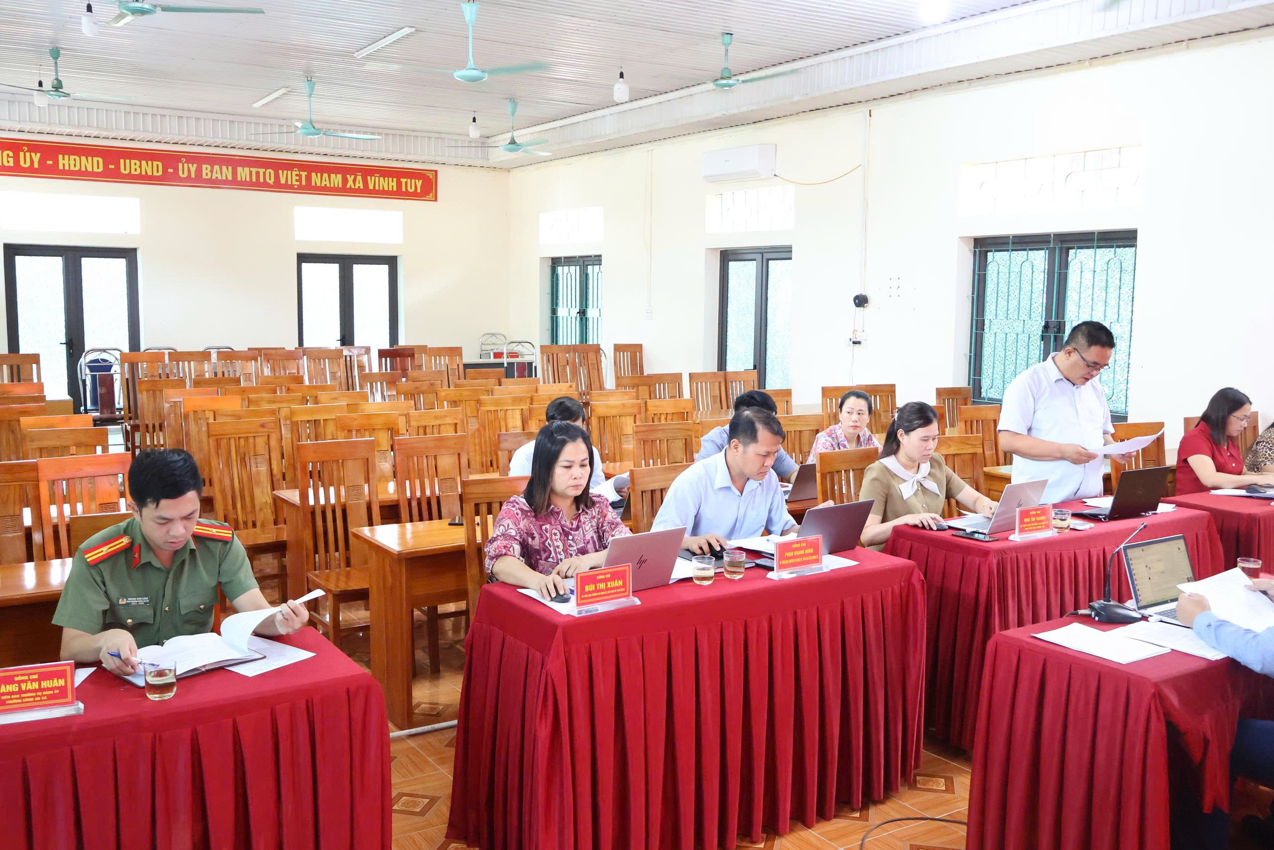 Đánh giá cb quản lý toàn cảnh.jpg