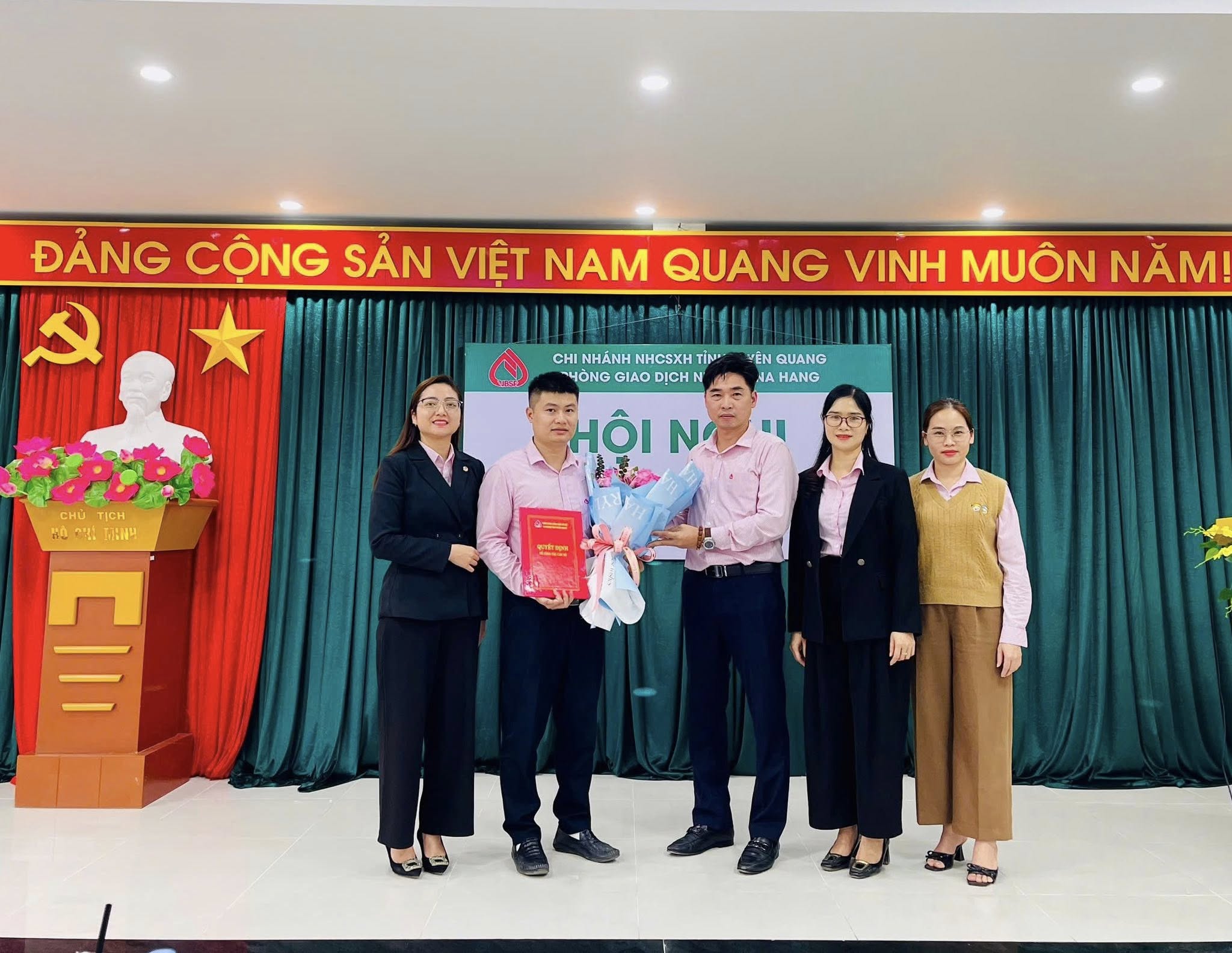 Công bố quyết định bổ nhiệm Phó Giám đốc Phòng giao dịch Ngân hàng Chính sách xã hội Na Hang