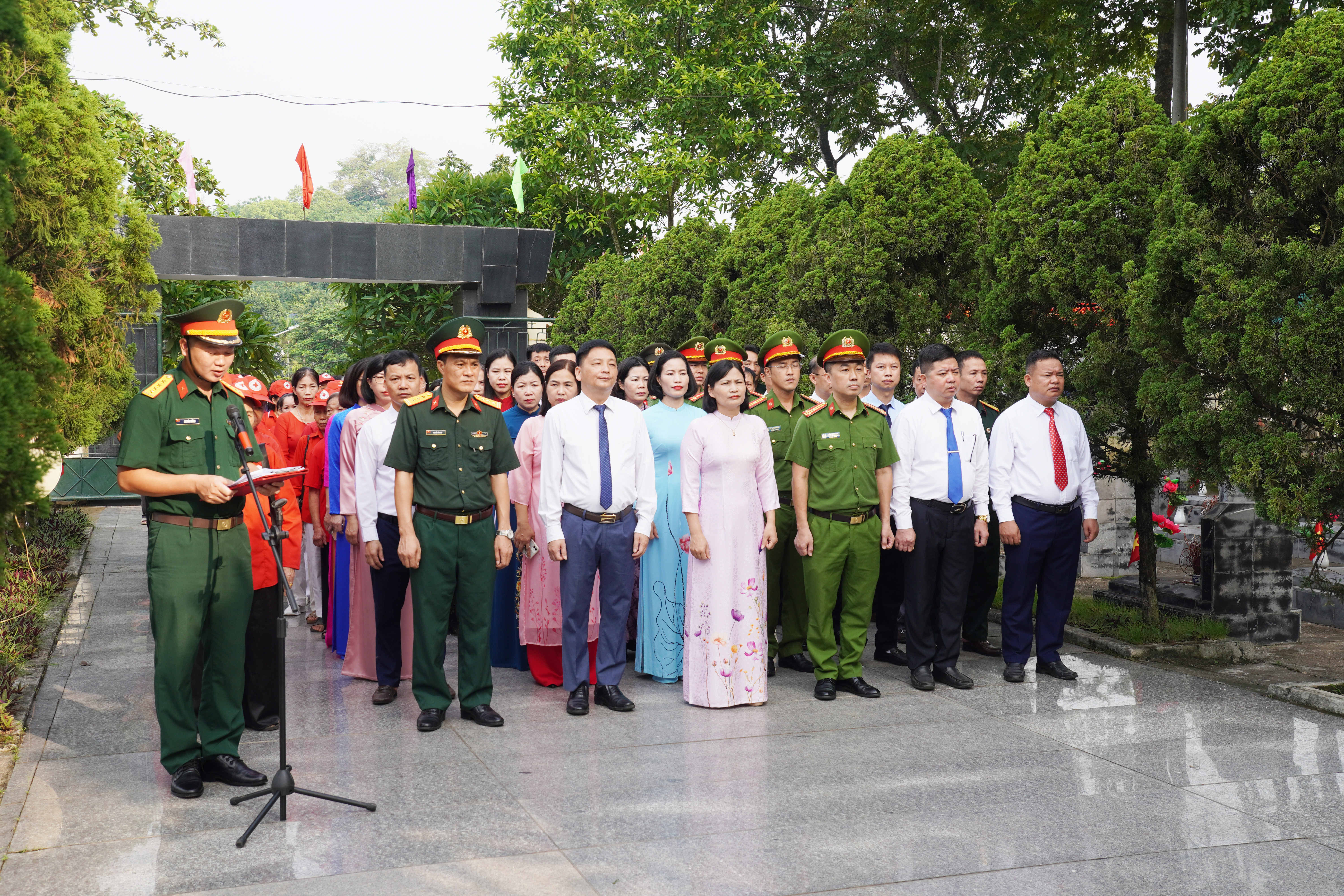 Xã Sơn Dương tổ chức Lễ viếng Nghĩa trang Liệt sĩ nhân kỷ niệm 79 năm Ngày Thương binh - Liệt sĩ