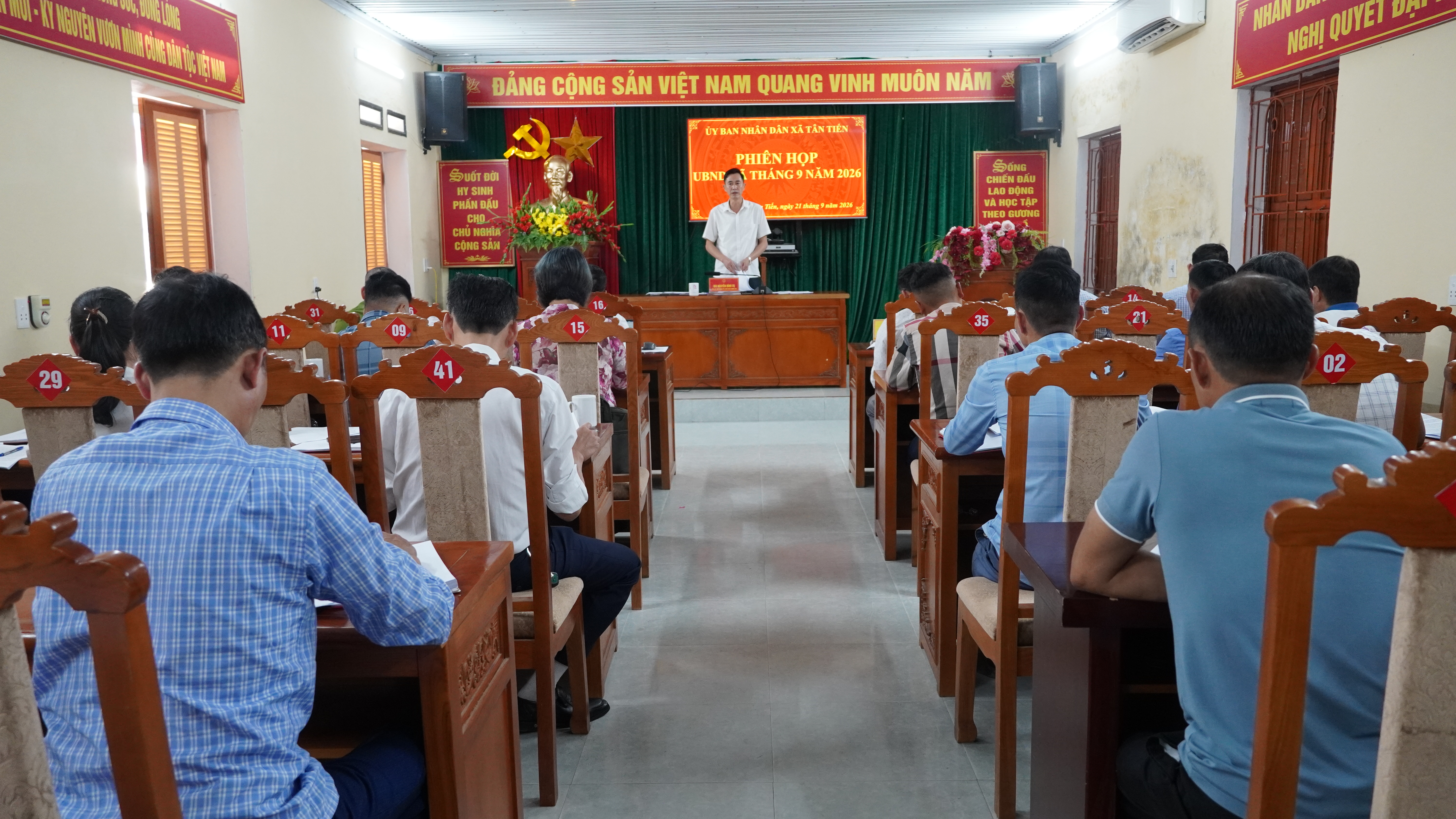 Phiên họp UBND xã Tân Tiến tháng 9/2026