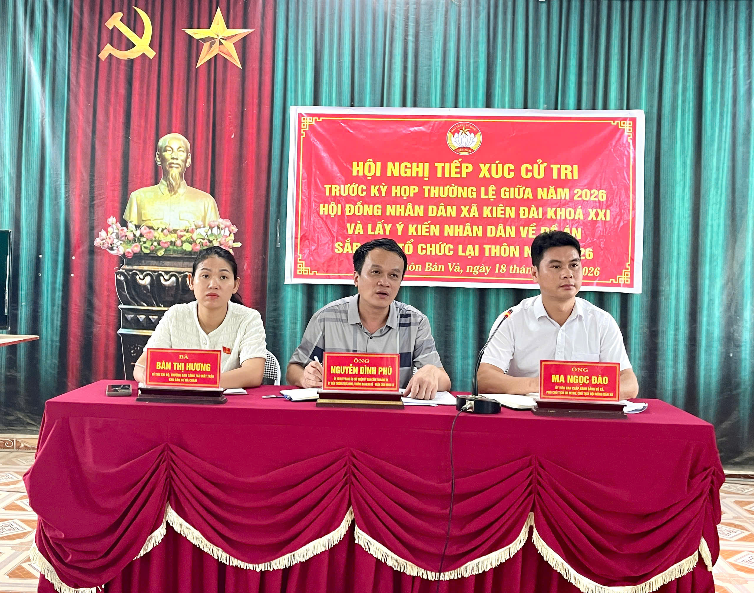 Hội nghị tiếp xúc cử tri trước kỳ họp thường lệ giữa năm 2026 và lấy ý kiến Nhân dân về Đề án sắp xếp, tổ chức lại thôn năm 2026 tại thôn Bản Vả