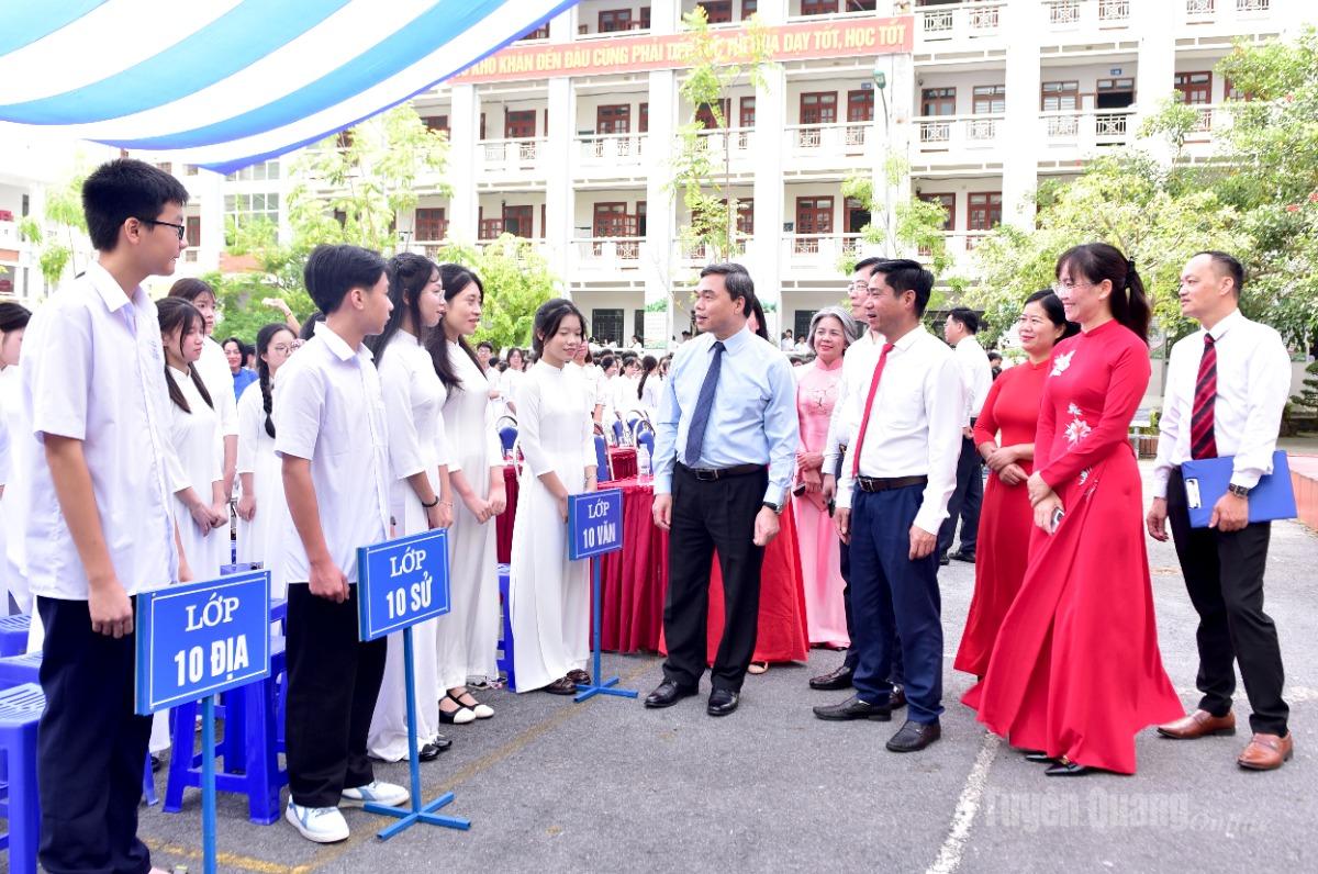 Phó Bí thư Tỉnh ủy, Chủ tịch Ủy ban MTTQ Việt Nam tỉnh Ma Thế Hồng dự Lễ khai giảng tại Trường THPT Chuyên Hà Giang