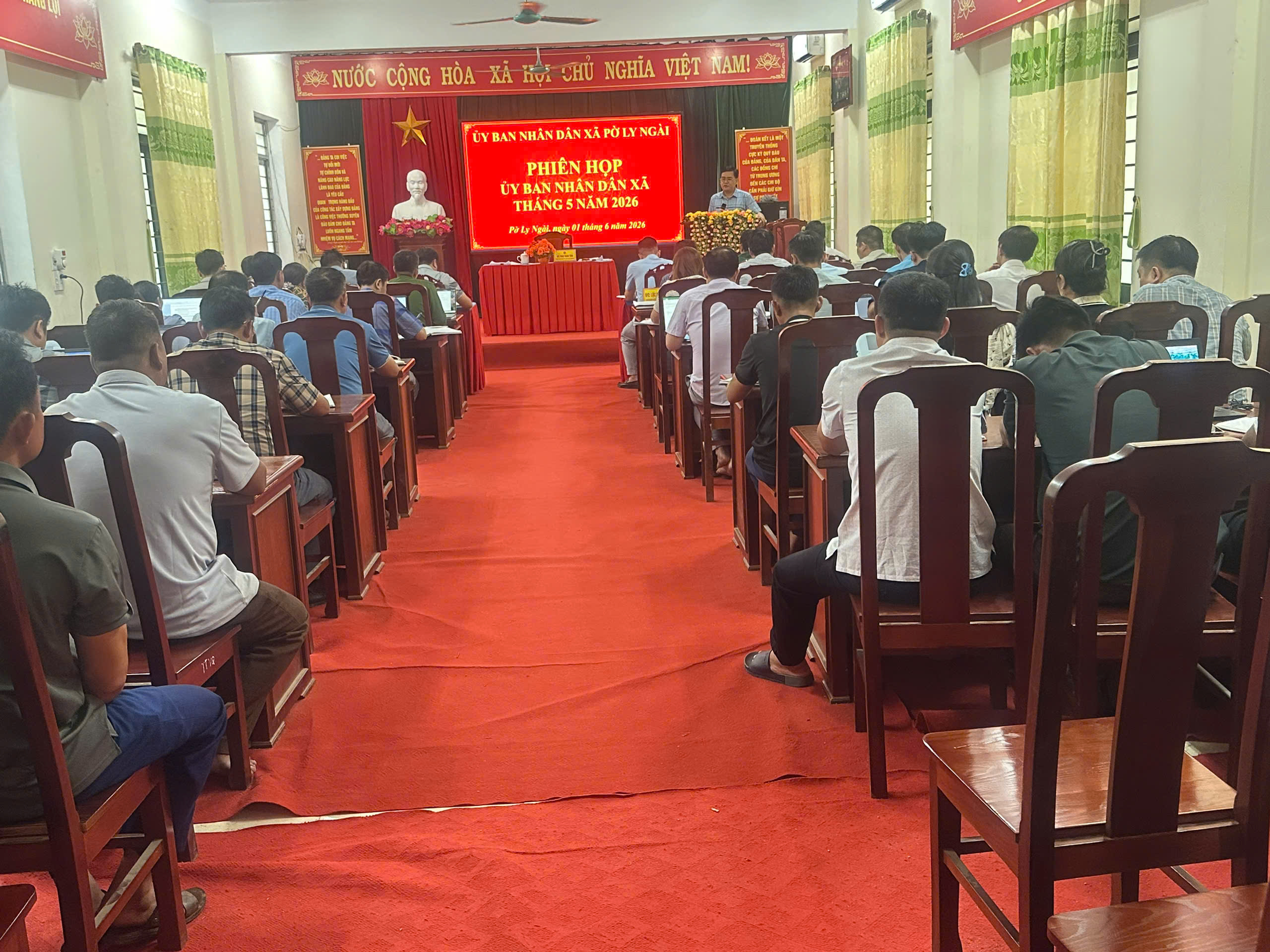 Phiên họp Thành viên UBND xã tháng 05 năm 2026