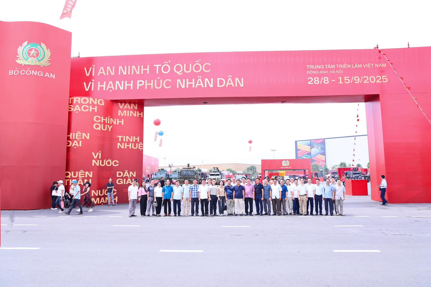 CÔNG AN TỈNH TUYÊN QUANG THAM QUAN TRIỂN LÃM “80 NĂM HÀNH TRÌNH ĐỘC LẬP - TỰ DO - HẠNH PHÚC”