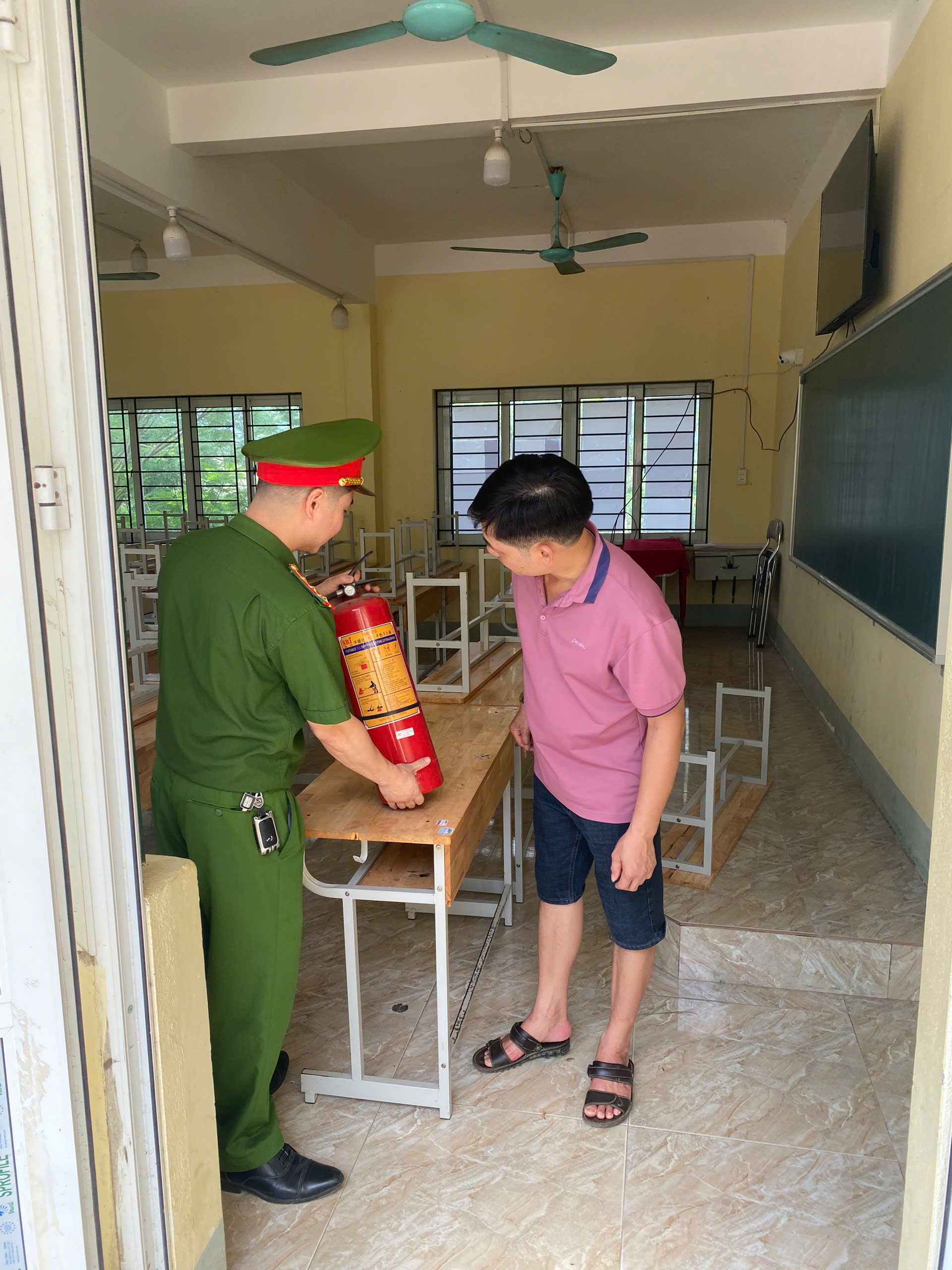 TĂNG CƯỜNG KIỂM TRA, HƯỚNG DẪN ĐẢM BẢO AN TOÀN PHÒNG CHÁY CHỮA CHÁY VÀ AN NINH TRẬT TỰ CHO CÁC KỲ THI NĂM 2026