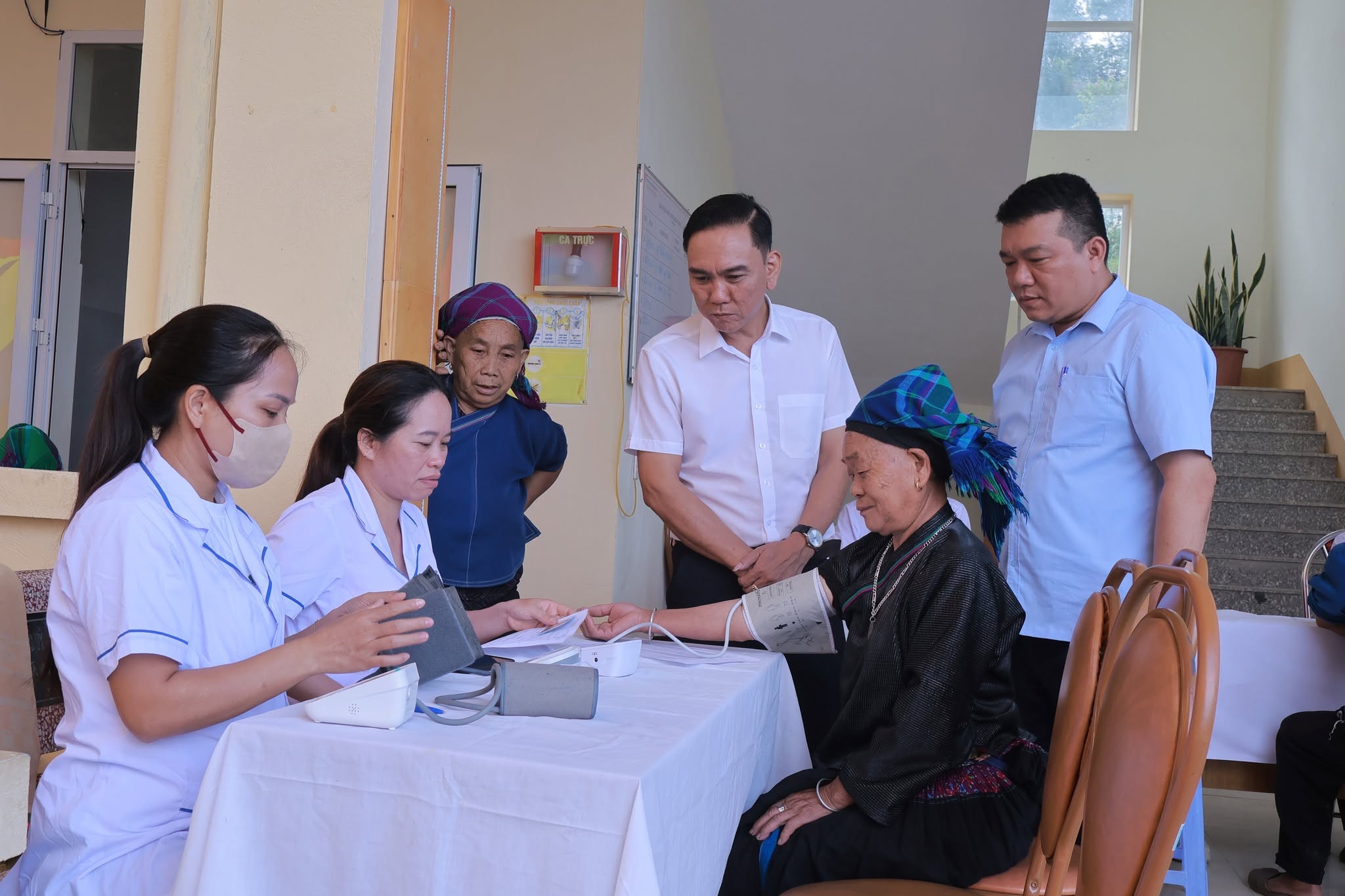 UBND XÃ TRUNG THỊNH TỔ CHỨC KHÁM SỨC KHỎE ĐỊNH KỲ, KHÁM SÀNG LỌC MIỄN PHÍ CHO NHÂN DÂN