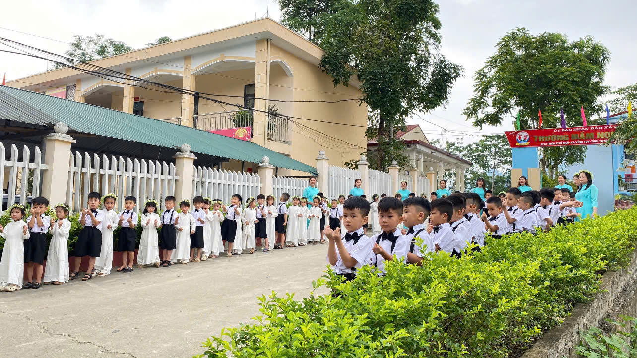 Lễ chia tay trẻ 5 tuổi .,.jpg