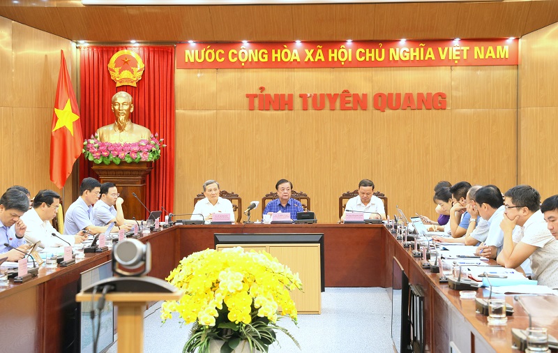 Đoàn khảo sát của Quốc hội làm việc về Dự án xây dựng đường Hồ Chí Minh, đoạn Chợ Chu – Ngã ba Trung Sơn