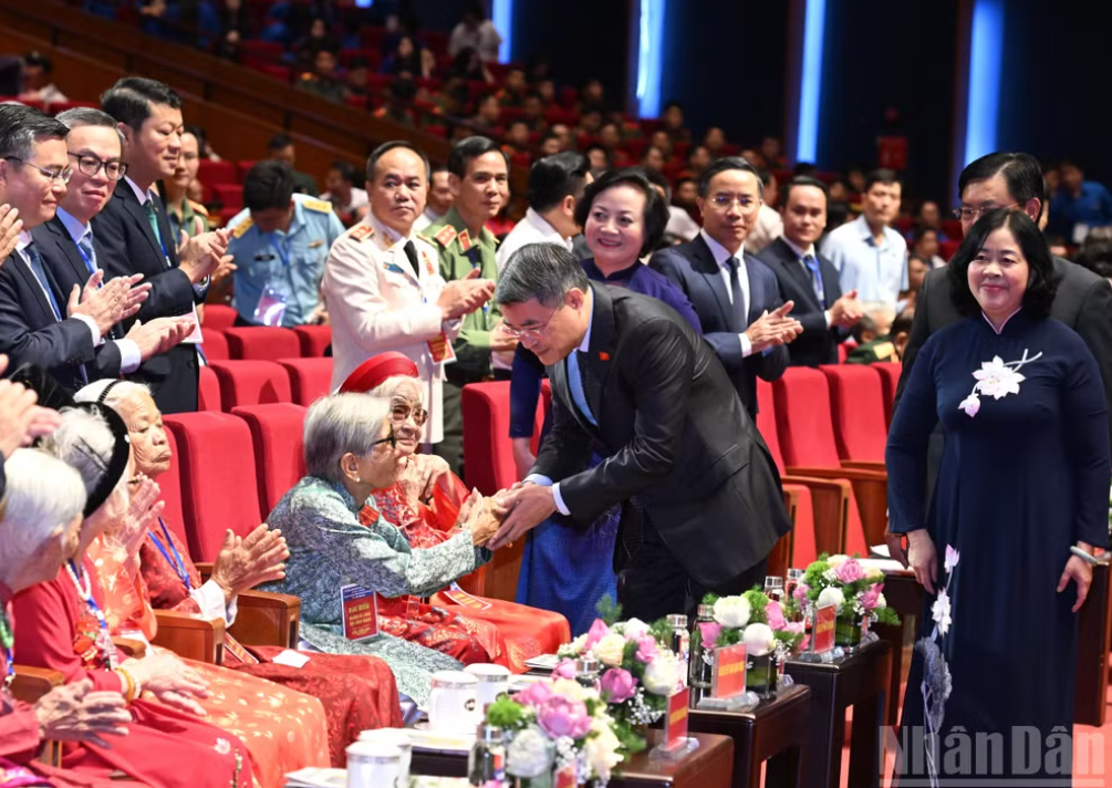Thủ tướng Lê Minh Hưng dự Hội nghị Tri ân người có công với cách mạng toàn quốc năm 2026