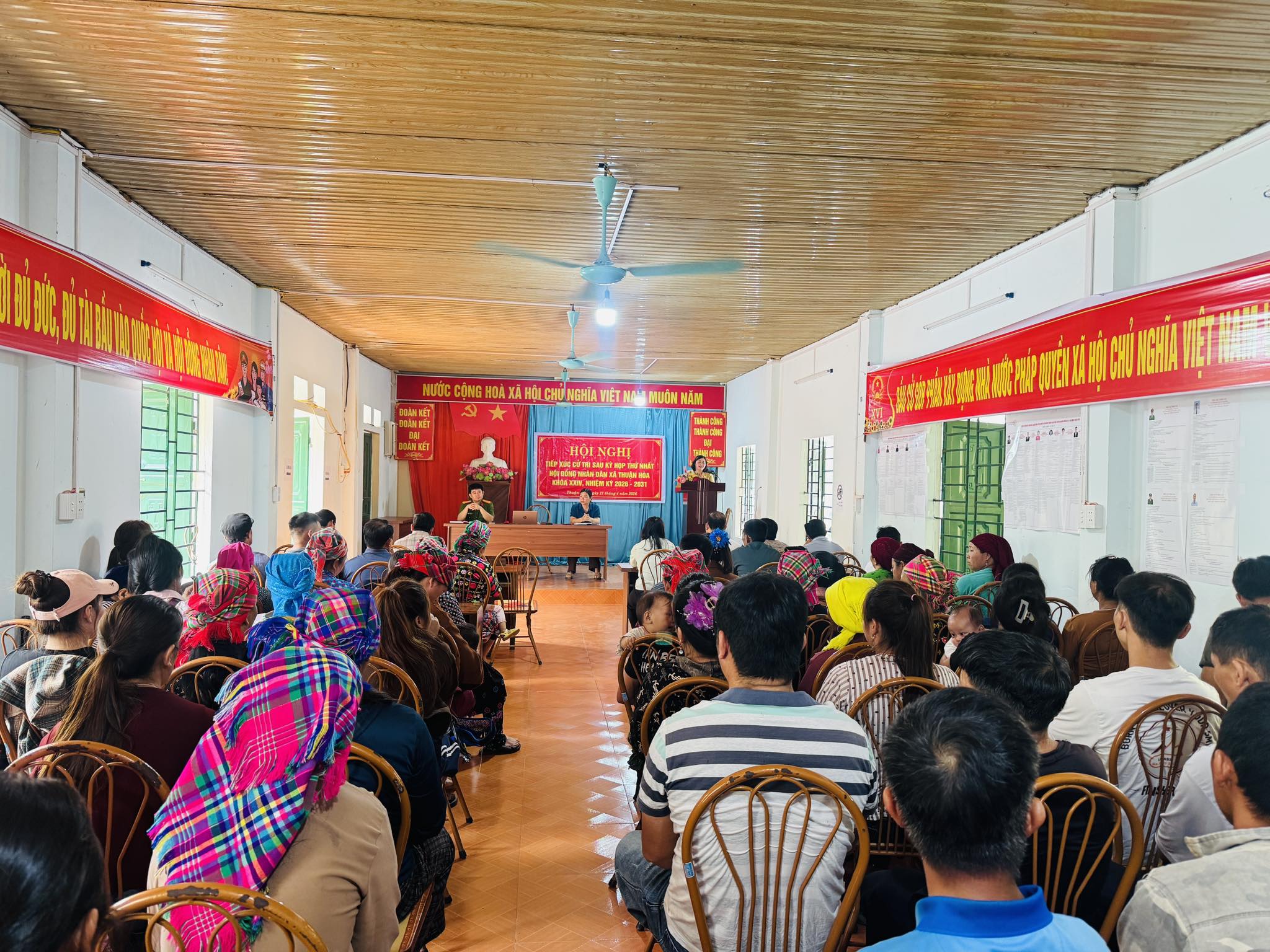Hội nghị tiếp xúc cử tri tại thôn Lũng Pù và thôn Mịch A