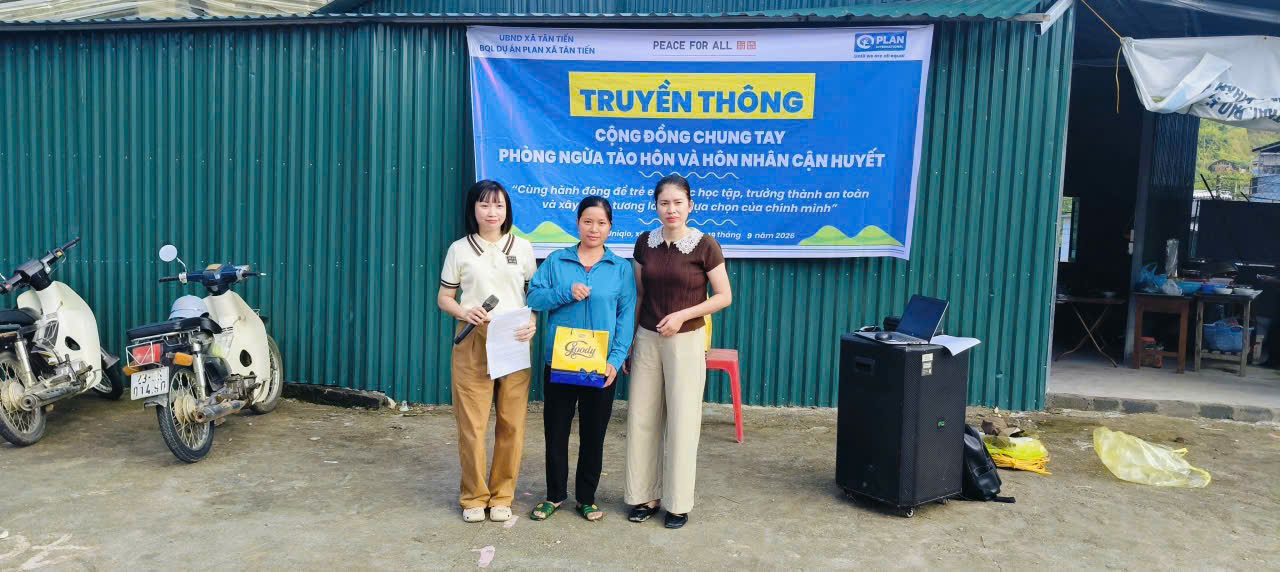Truyền thông phòng ngừa tảo hôn và hôn nhân cận huyết thống tại chợ phiên xã Tân Tiến