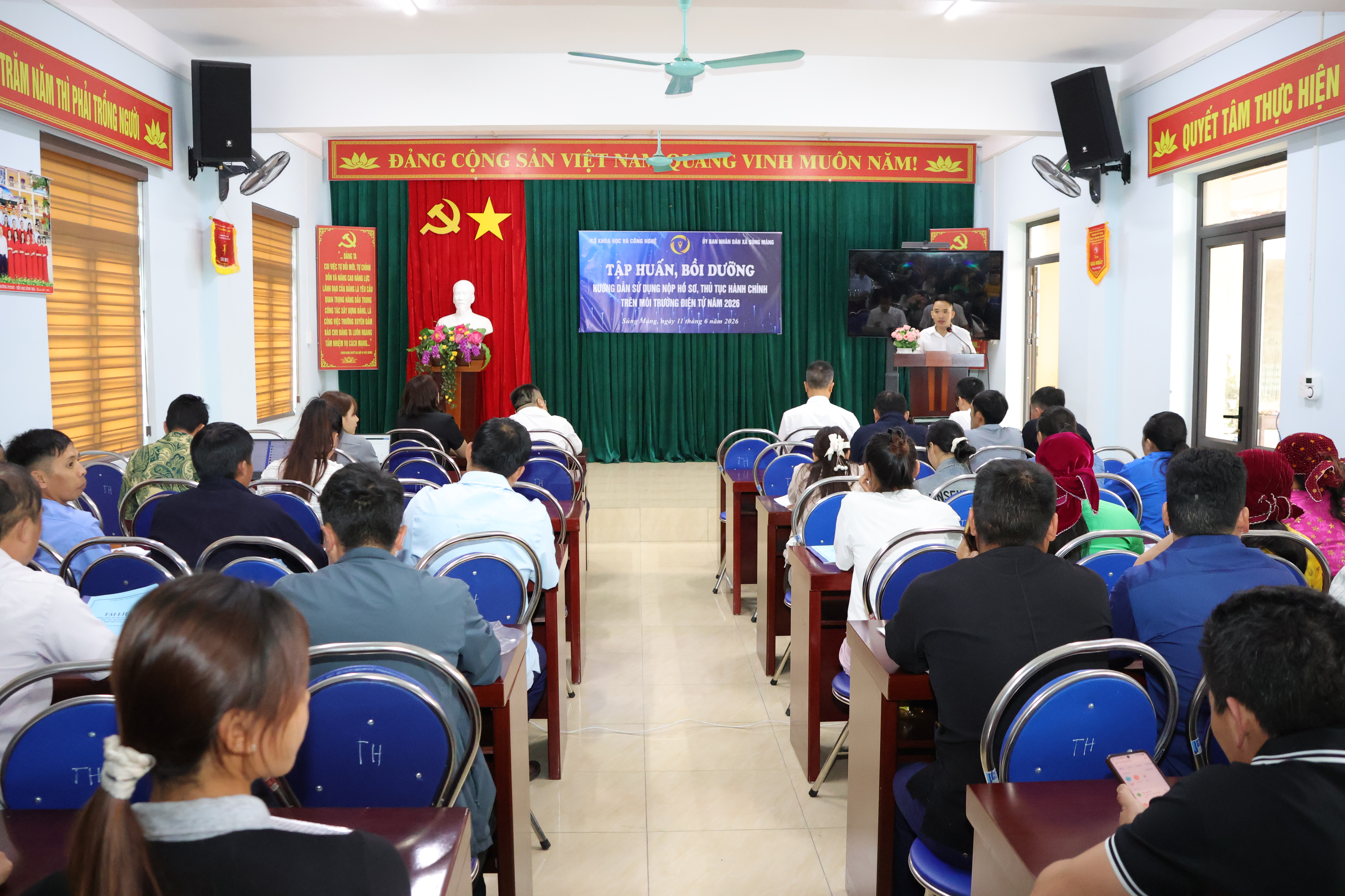 Khai mạc lớp tập huấn hướng dẫn nộp hồ sơ, thủ tục hành chính trên môi trường điện tử