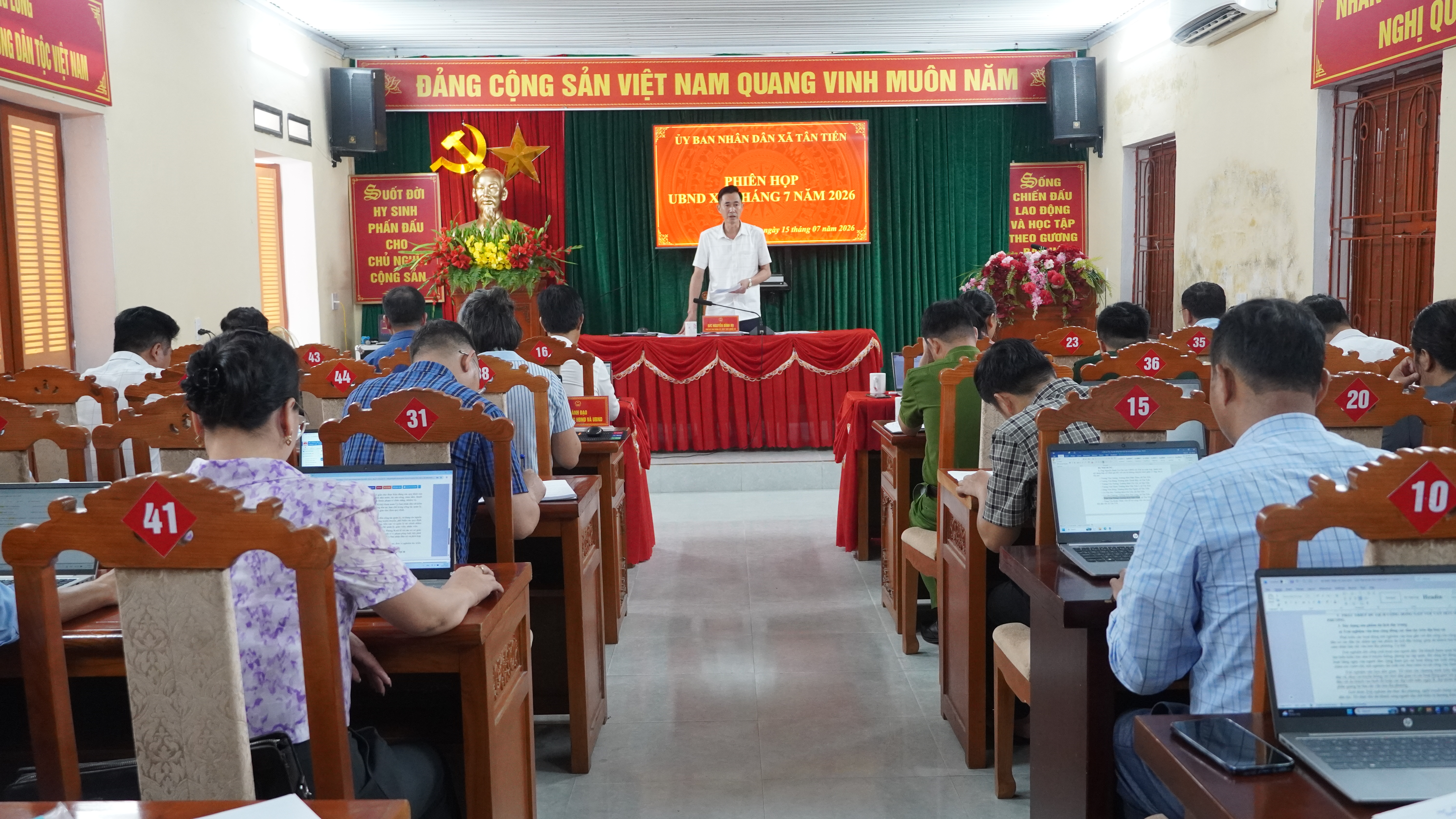 Phiên họp UBND xã Tân Tiến tháng 7 năm 2026