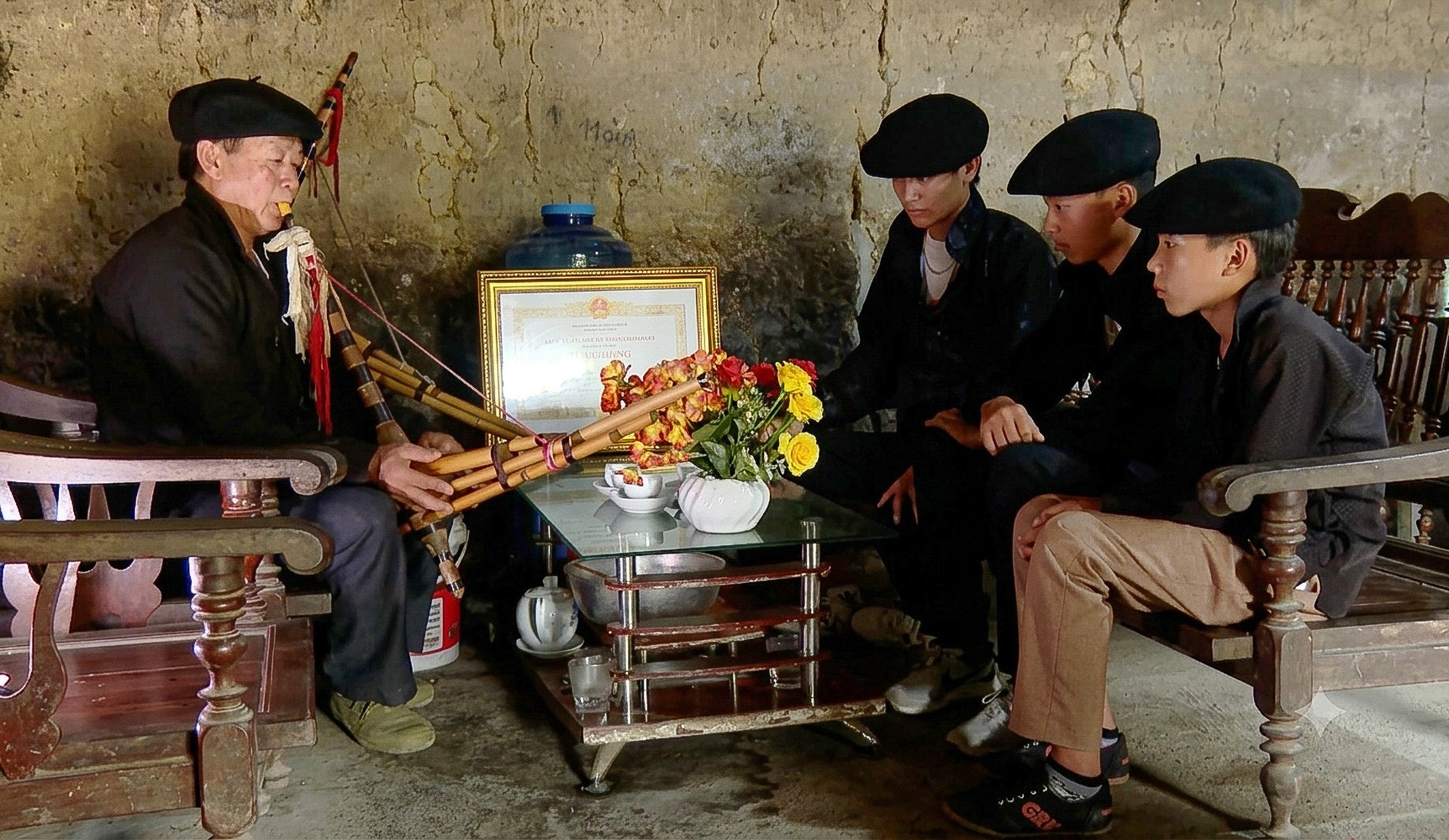 Người thổi khèn giữa núi cao và hành trình thay đổi bản làng người Mông