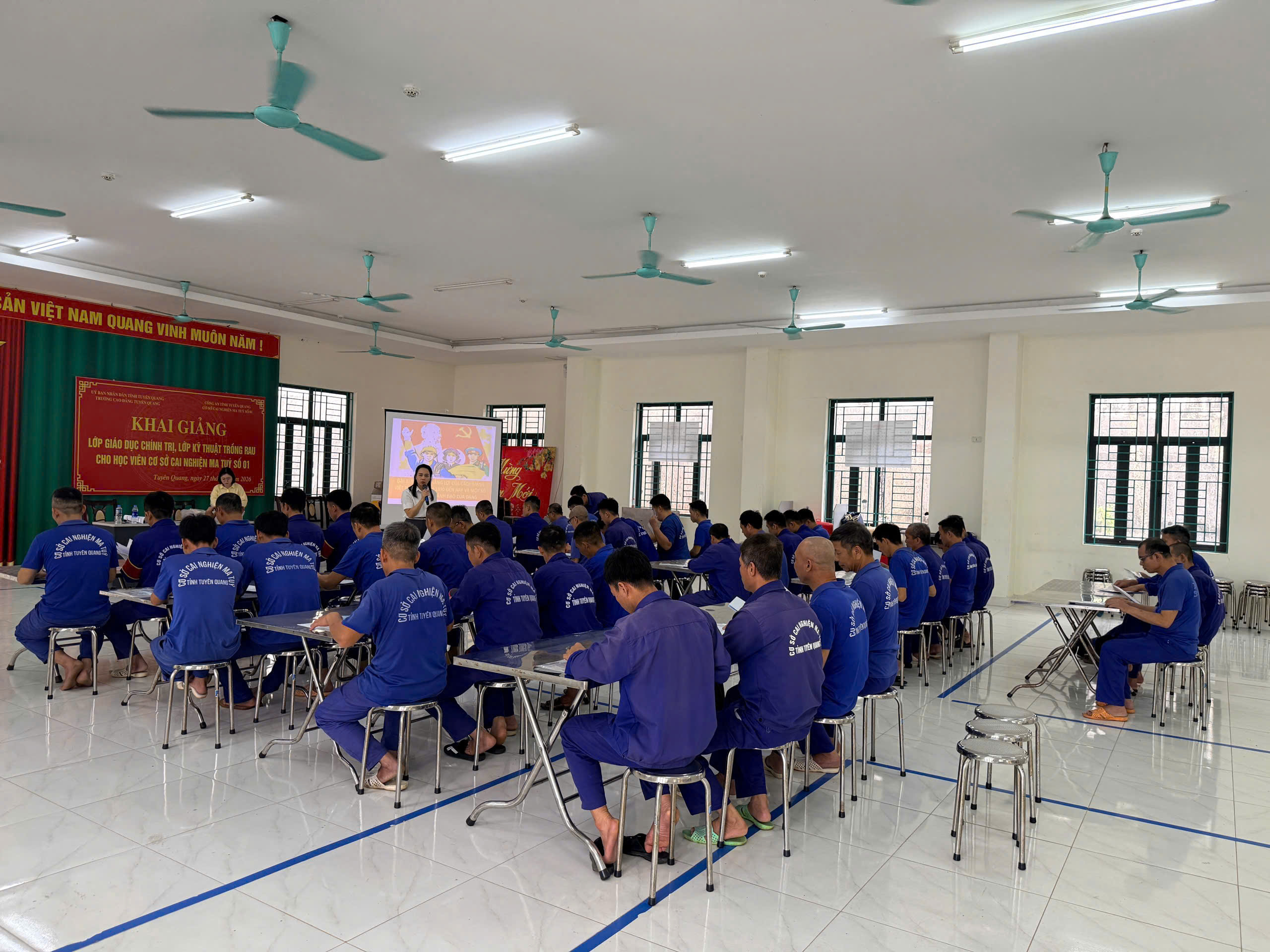 TỔ CHỨC CÁC HOẠT ĐỘNG HỌC TẬP CHÍNH TRỊ, THỂ DỤC, THỂ THAO CHO NGƯỜI CAI NGHIỆN MA TUÝ