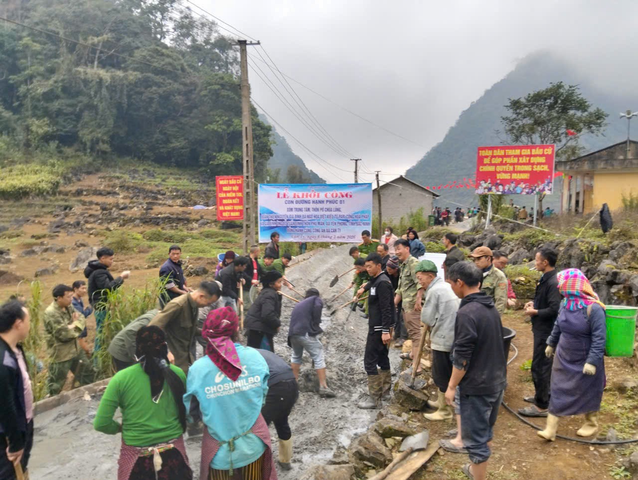 CÁC THÔN TRÊN ĐỊA BÀN XÃ CÁN TỶ TÍCH CỰC XÂY DỰNG TUYẾN ĐƯỜNG LIÊN THÔN, LIÊN XÓM