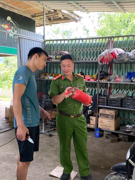 CÔNG AN XÃ VIỆT LÂM CHỦ ĐỘNG PHÒNG NGỪA CHÁY, NỔ TỪ PIN VÀ XE ĐIỆN