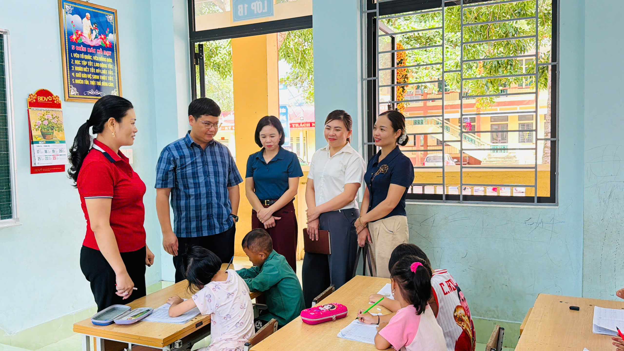 Lãnh đạo xã Minh Tân kiểm tra công tác chuẩn bị năm học mới 