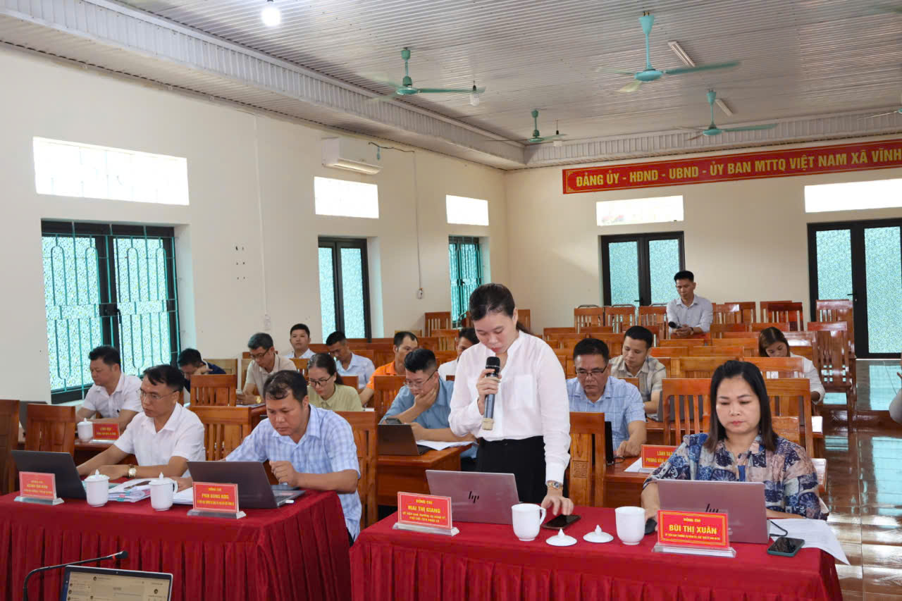 Phiên họp UB tháng 7 Giang.jpg