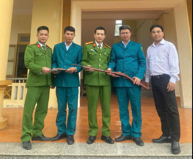 TĂNG CƯỜNG PHỐI HỢP QUẢN LÝ, BÀN GIAO VŨ KHÍ, VẬT LIỆU NỔ, BẢO ĐẢM AN NINH, TRẬT TỰ CUỐI NĂM 2025