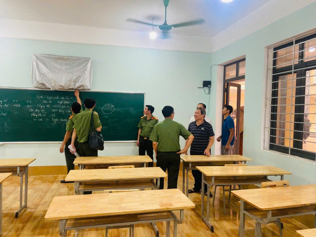 CÔNG AN XÃ ĐỒNG VĂN CHỦ ĐỘNG TRIỂN KHAI CÁC BIỆN PHÁP BẢO ĐẢM AN NINH, AN TOÀN KỲ THI TỐT NGHIỆP THPT NĂM 2026