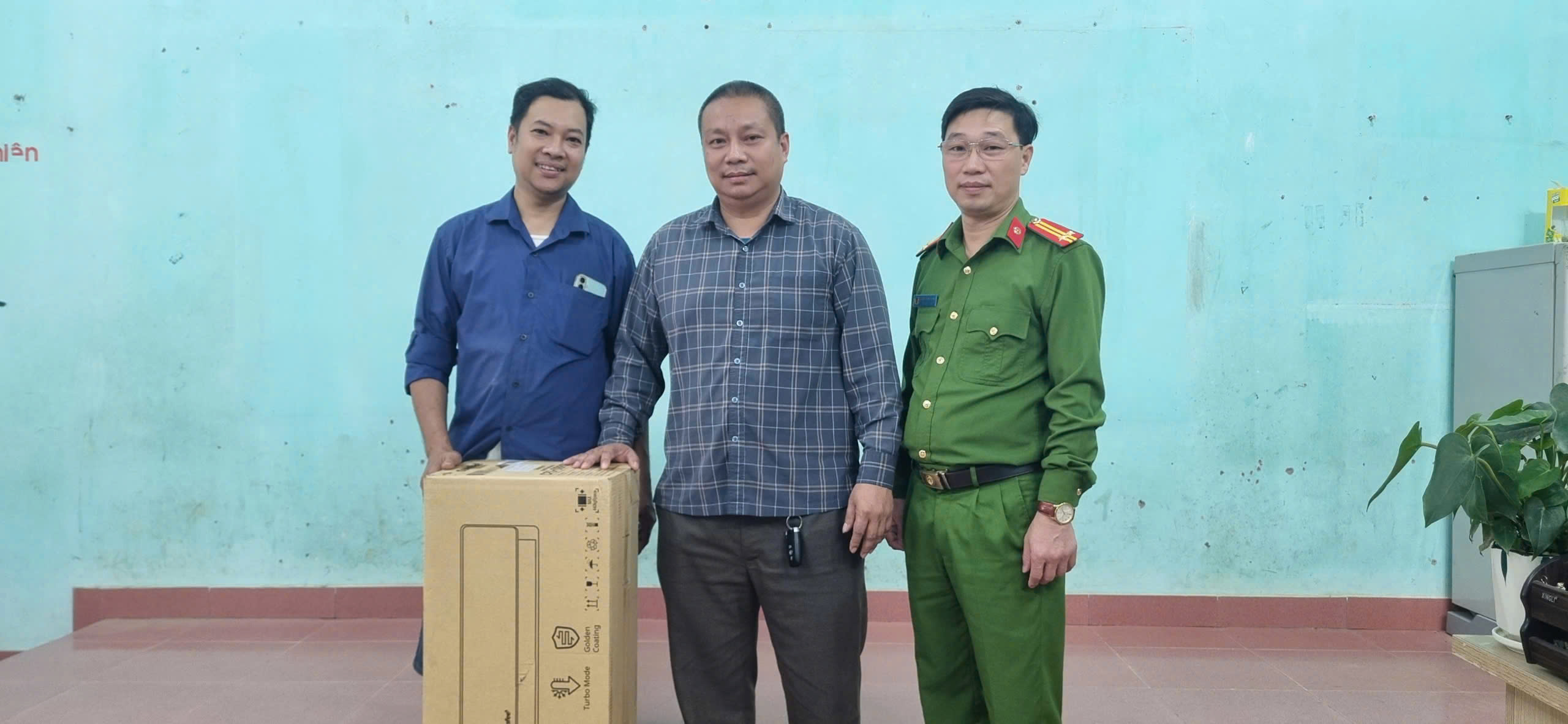 CÔNG AN XÃ THÁI SƠN PHỐI HỢP TRAO TRẢ TÀI SẢN ĐÁNH RƠI 