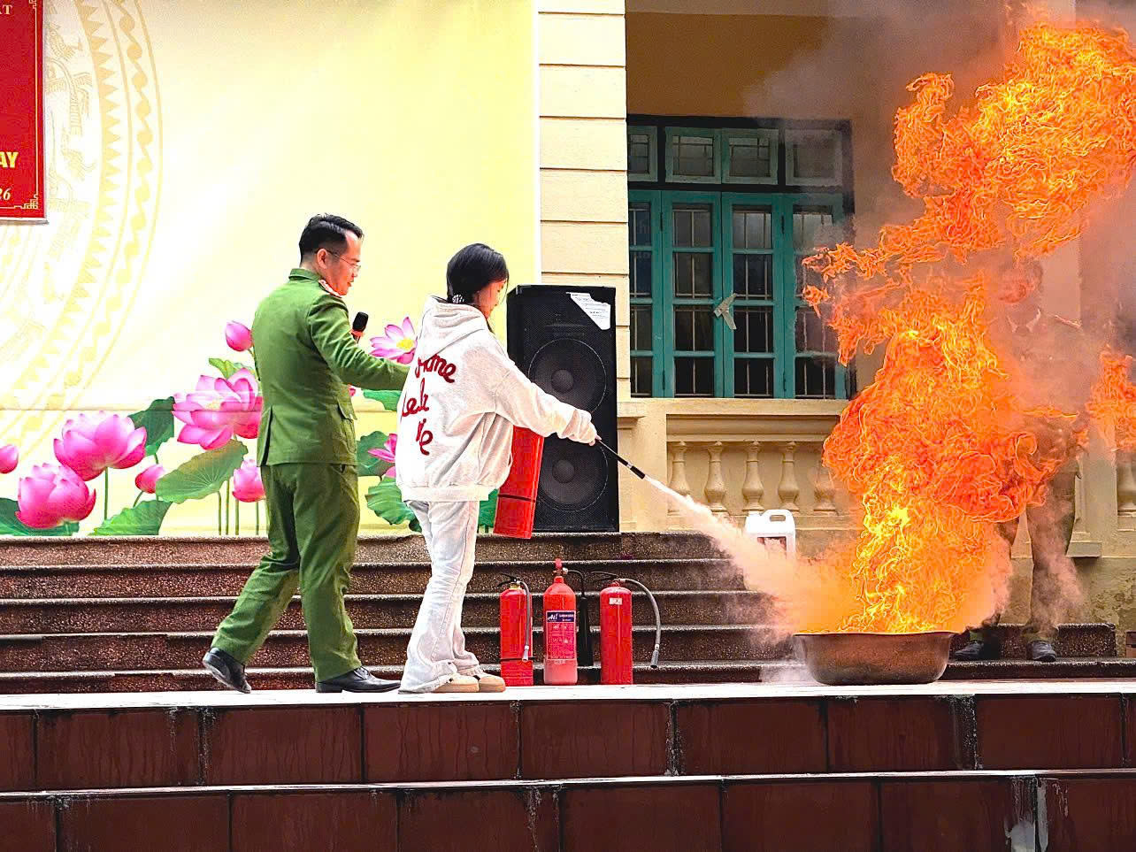 CÔNG AN XÃ TÂN THANH TỔ CHỨC THỰC HÀNH, TRẢI NGHIỆM PCCC & CNCH TẠI TRƯỜNG THCS VÀ THPT KHÁNG NHẬT  