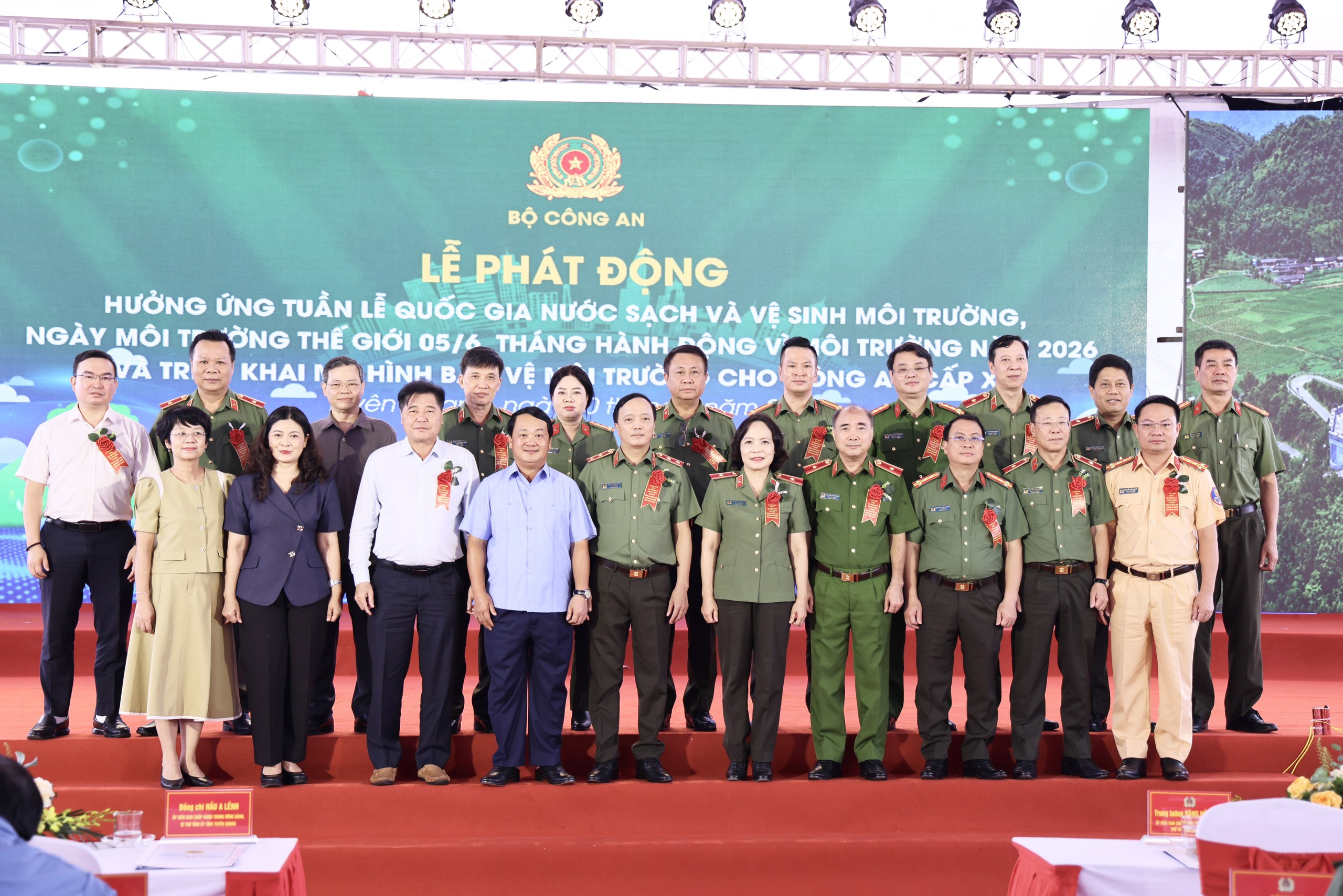 LỄ PHÁT ĐỘNG HƯỞNG ỨNG TUẦN LỄ QUỐC GIA NƯỚC SẠCH VÀ VỆ SINH MÔI TRƯỜNG, NGÀY MÔI TRƯỜNG THẾ GIỚI, THÁNG HÀNH ĐỘNG VÌ MÔI TRƯỜNG CỦA BỘ CÔNG AN NĂM 2026 VÀ TRIỂN KHAI MÔ HÌNH BẢO VỆ MÔI TRƯỜNG CHO CÔNG AN CẤP XÃ
