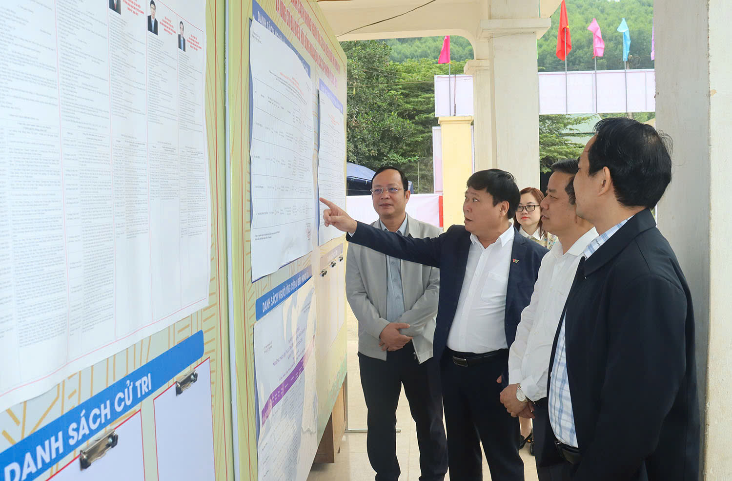 Ban chỉ đạo Uỷ ban bầu cử tỉnh kiểm tra công tác chuẩn bị bầu cử tại xã Lực Hành