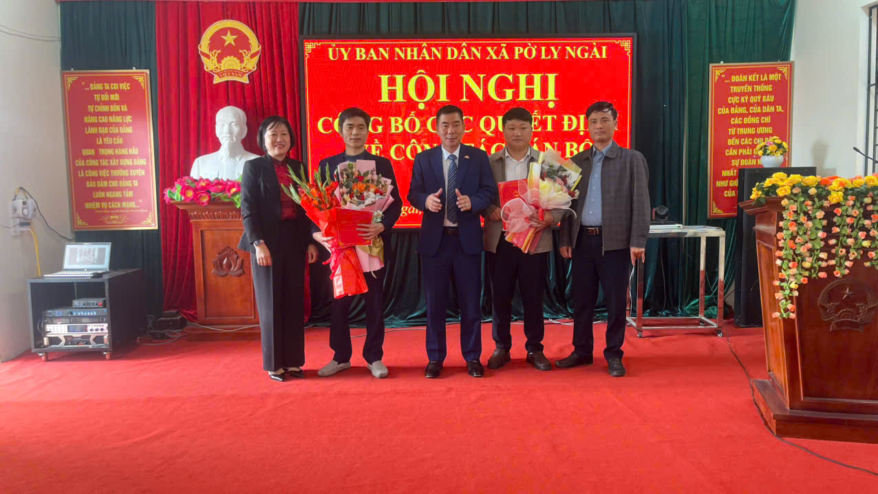 UBND xã Pờ Ly Ngài công bố Quyết định về công tác cán bộ 	