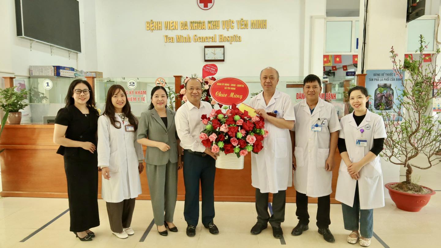 CÁC ĐỒNG CHÍ LÃNH ĐẠO XÃ THĂM, CHÚC MỪNG CƠ QUAN Y TẾ NHÂN KỶ NIỆM 71 NĂM NGÀY THẦY THUỐC VIỆT NAM (27/2/1955 – 27/2/2026)