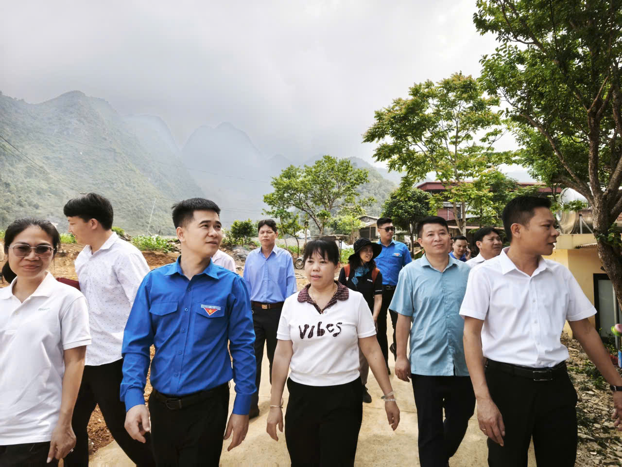 ĐOÀN CÔNG TÁC CỦA TỔ CHỨC ASSIST VÀ CÔNG TY SIGNIFY VIỆT NAM TỚI THĂM THỰC ĐỊA TẠI XÃ THẮNG MỐ
