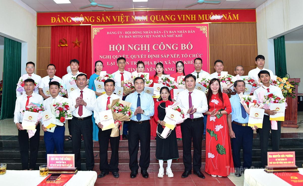 Phó Bí thư Tỉnh ủy, Chủ tịch Ủy ban MTTQ Việt Nam tỉnh Ma Thế Hồng dự Hội nghị công bố việc sắp xếp, tổ chức lại các tổ dân phố, thôn tại phường Bình Thuận và xã Nhữ Khê