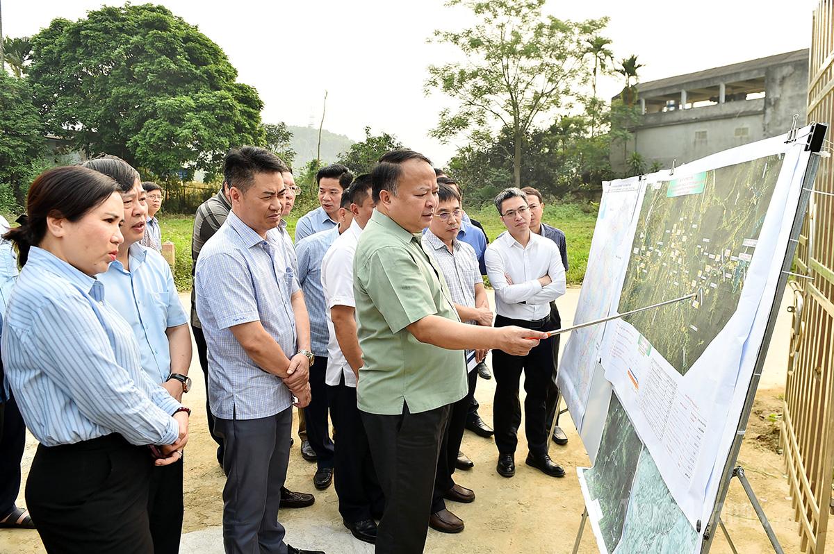 Chủ tịch UBND tỉnh Phan Huy Ngọc khảo sát tuyến đường kết nối cao tốc Tuyên Quang – Hà Giang với Nà Hang