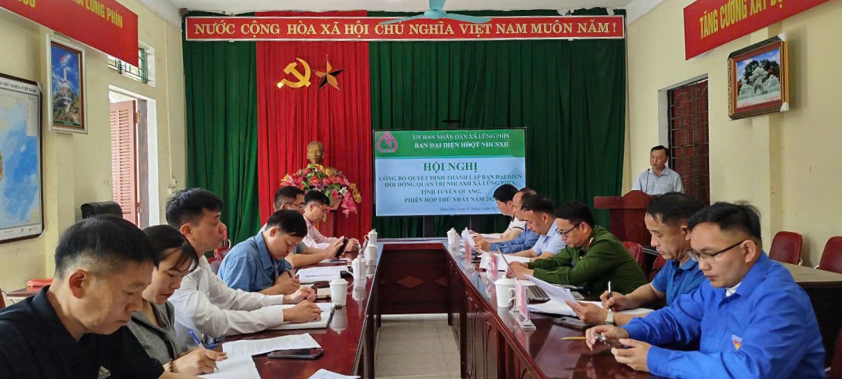 Hội nghị công bố Quyết định thành lập Ban đại diện HĐQT-NHCSXH xã Lũng Phìn, phiên họp thứ nhất