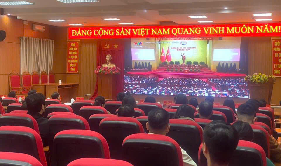 Nhằm phục vụ nhu cầu theo dõi sự kiện chính trị trọng đại của đất nước, sáng ngày 20/1/2026, Đảng ủy phường Hà Giang 1 tổ chức cho toàn thể cán bộ, đảng viên và người lao động của phường theo dõi trực tiếp phiên khai mạc Đại hội Đảng toàn quốc lần thứ XIV.