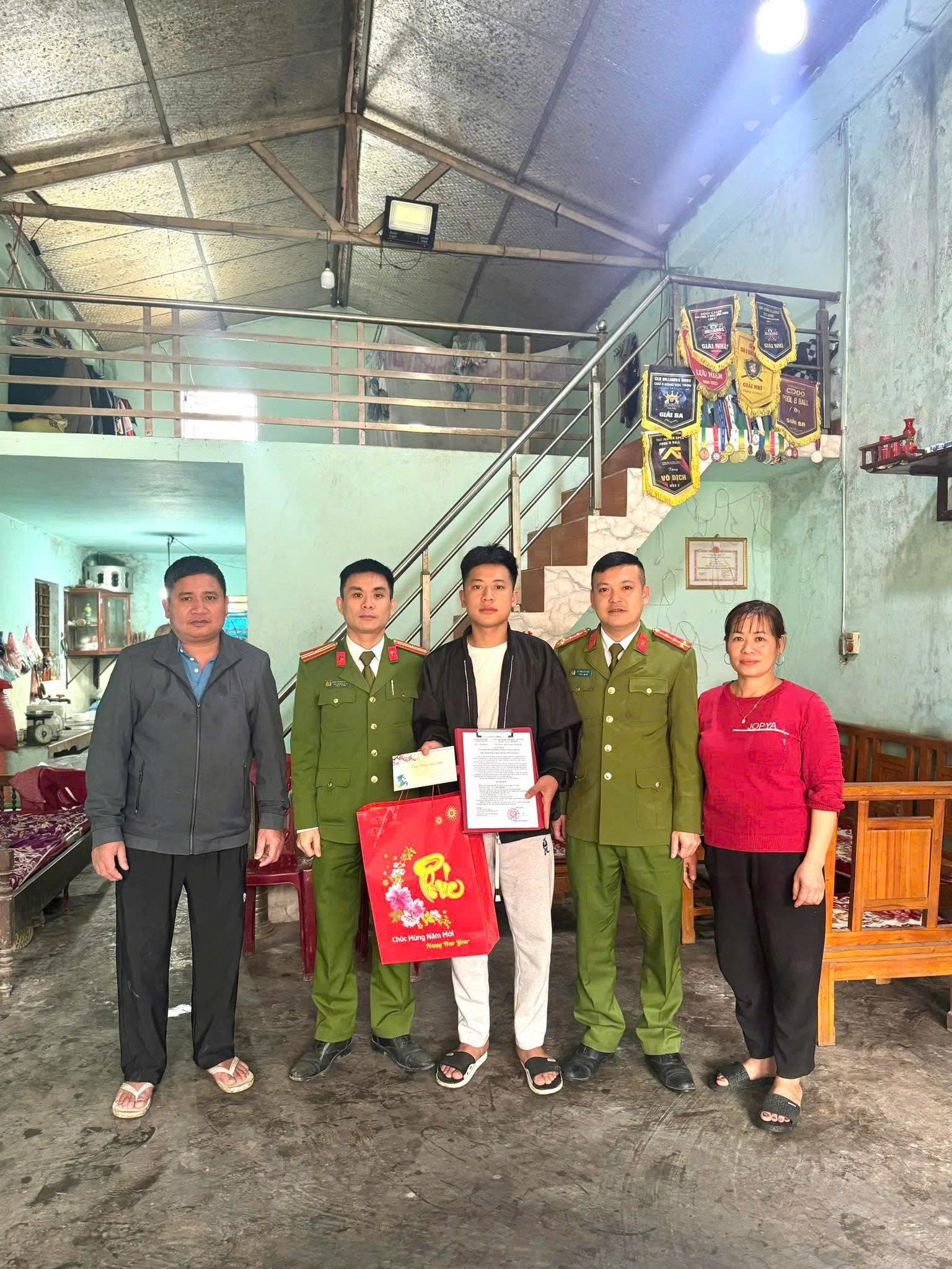 THĂM HỎI, ĐỘNG VIÊN CÔNG DÂN THAM GIA NGHĨA VỤ CÔNG AN NHÂN DÂN NĂM 2026