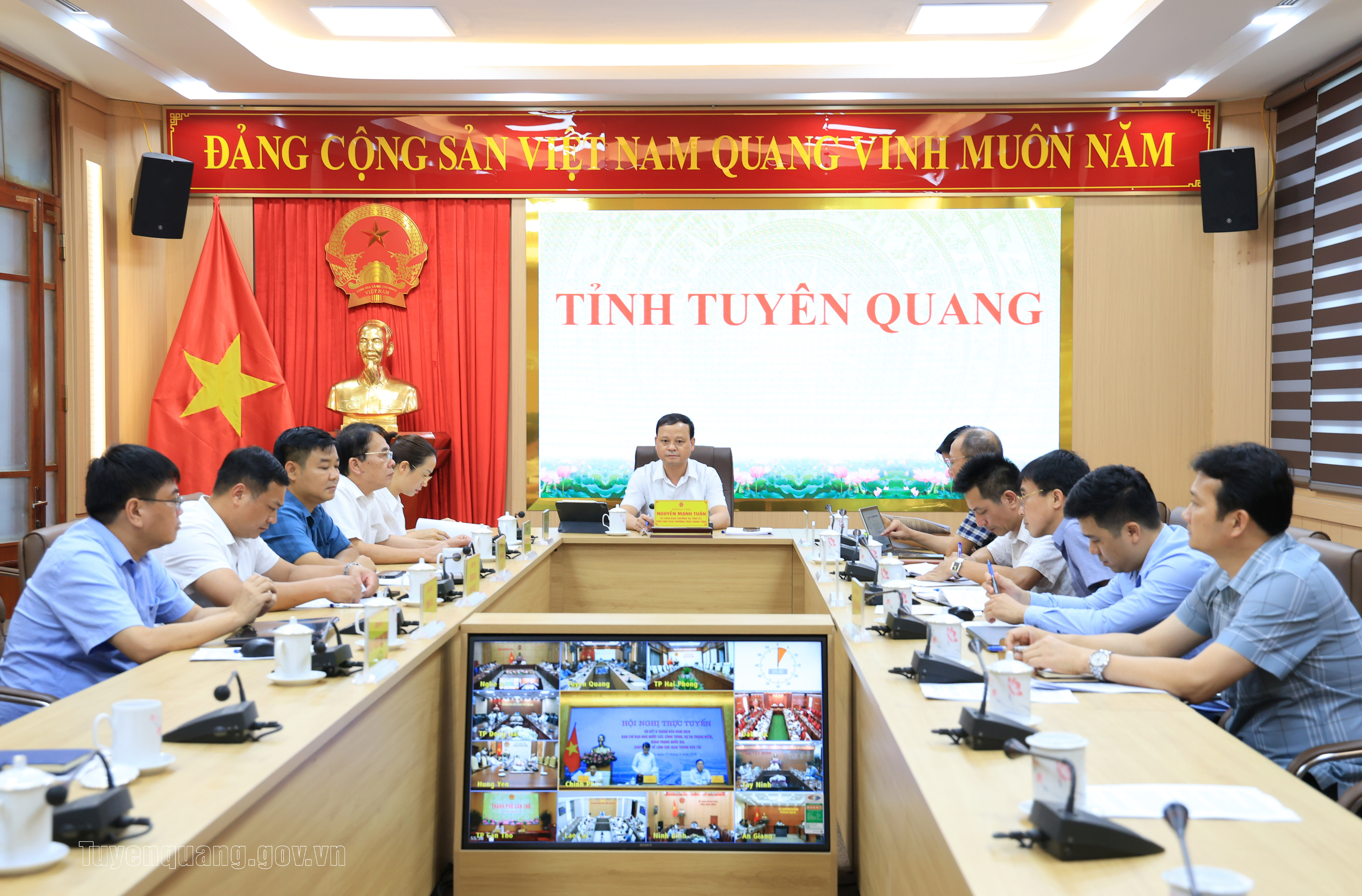Tập trung tháo gỡ khó khăn, đẩy nhanh tiến độ các dự án giao thông trọng điểm