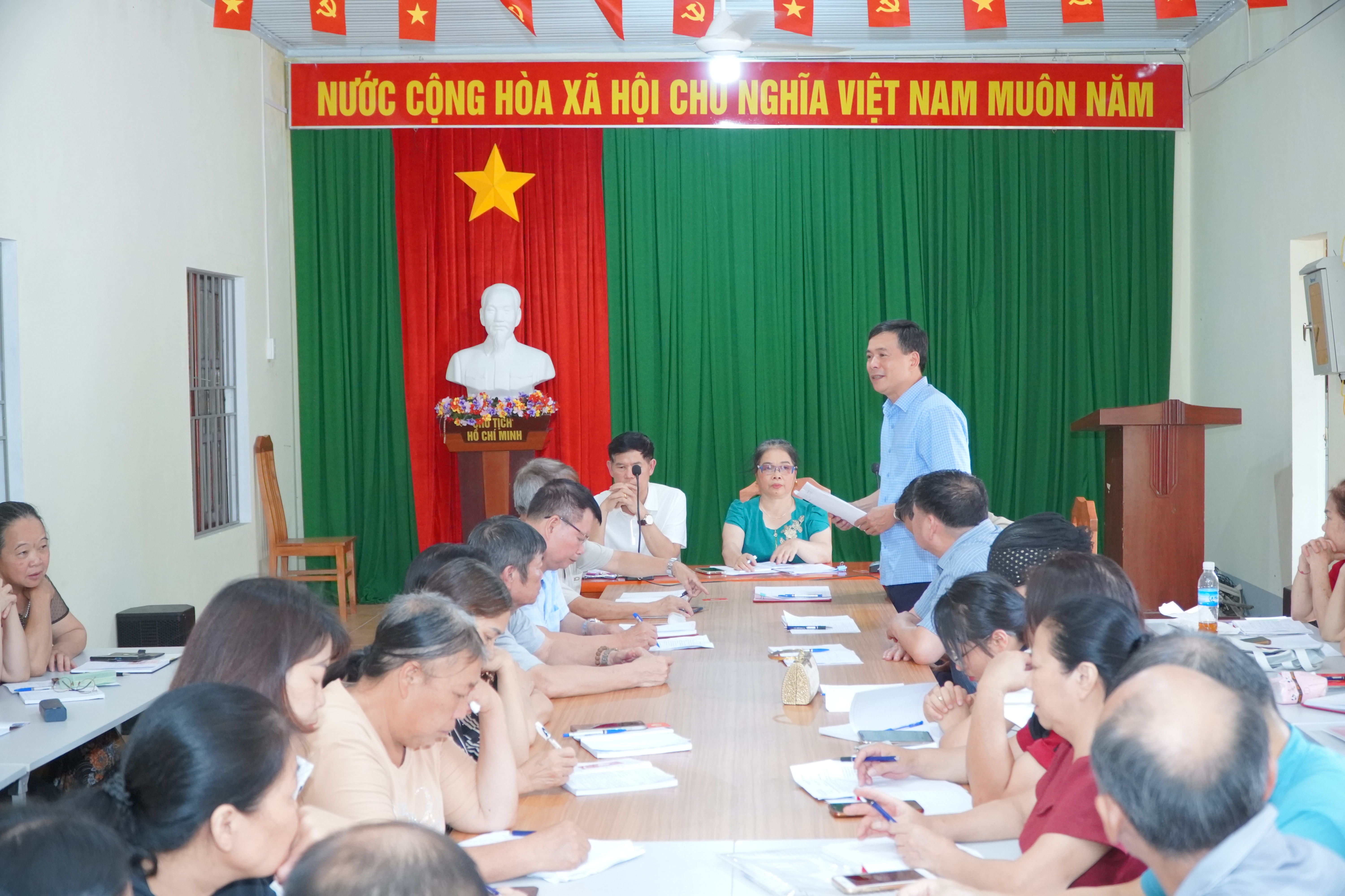 Đồng chí Phạm Văn Tú dự, chỉ đạo sinh hoạt Chi bộ thường kỳ tháng 7/2026 tại Chi bộ thôn Mèo Vạc