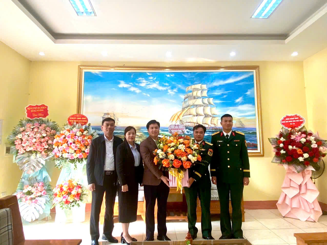 Lãnh đạo xã Nhữ Khê đến thăm, chúc mừng các đơn vị nhân kỷ niệm 81 năm Ngày thành lập Quân đội nhân dân Việt Nam.