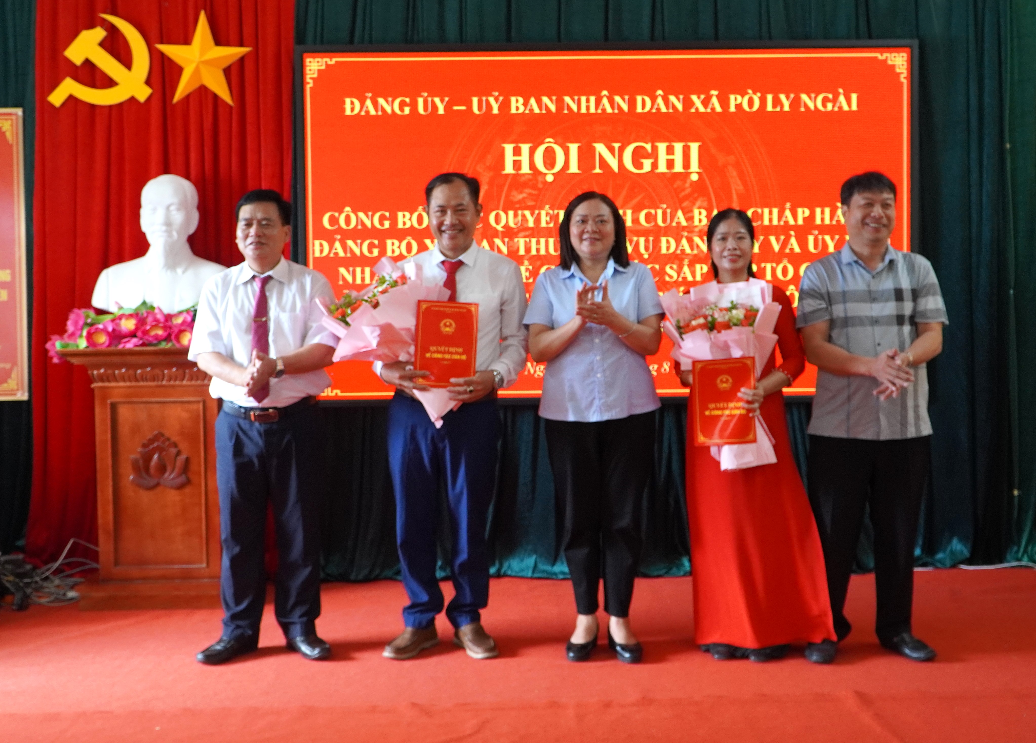 Xã Pờ Ly Ngài Công bố các quyết định thành lập các cơ sở giáo dục công l  ập, các tổ chức Đảng và công tác cán bộ 