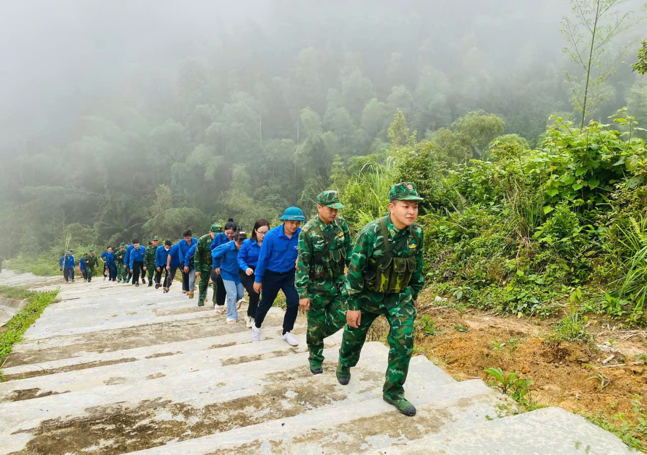 NHỮNG "HẠT MẦM XANH" NƠI PHÊN DẬU TỔ QUỐC. KỲ II:  Khi những "hạt mầm xanh" trở thành điểm tựa của bản làng