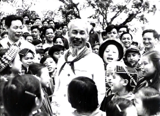 DI CHÚC CỦA BÁC HỒ NÓI VỀ BỒI DƯỠNG THẾ HỆ TRẺ