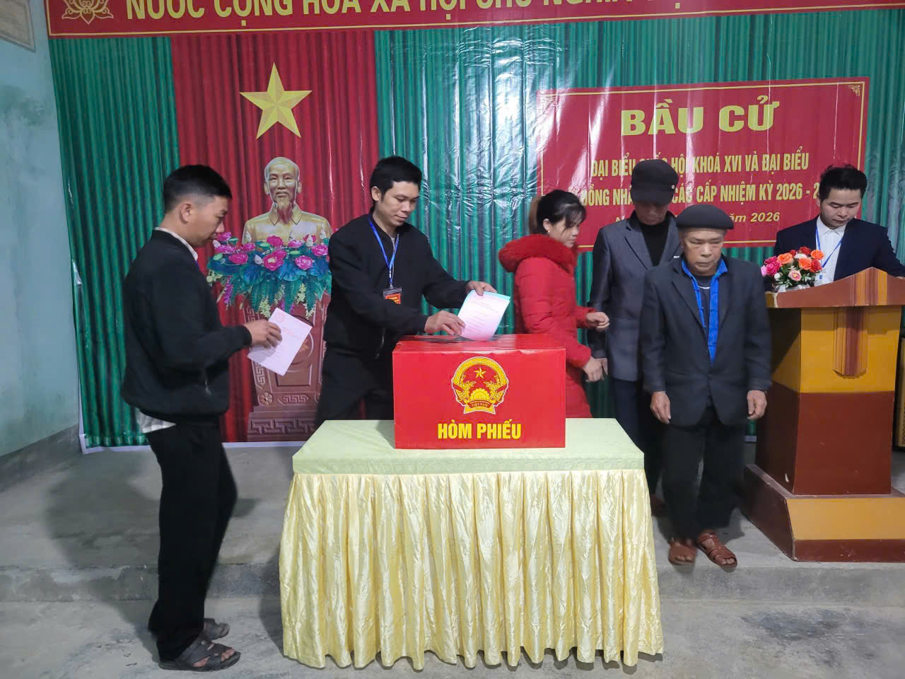 Cử tri xã Pờ Ly Ngài nô nức đi bầu cử hòa cùng “Ngày hội non sông”