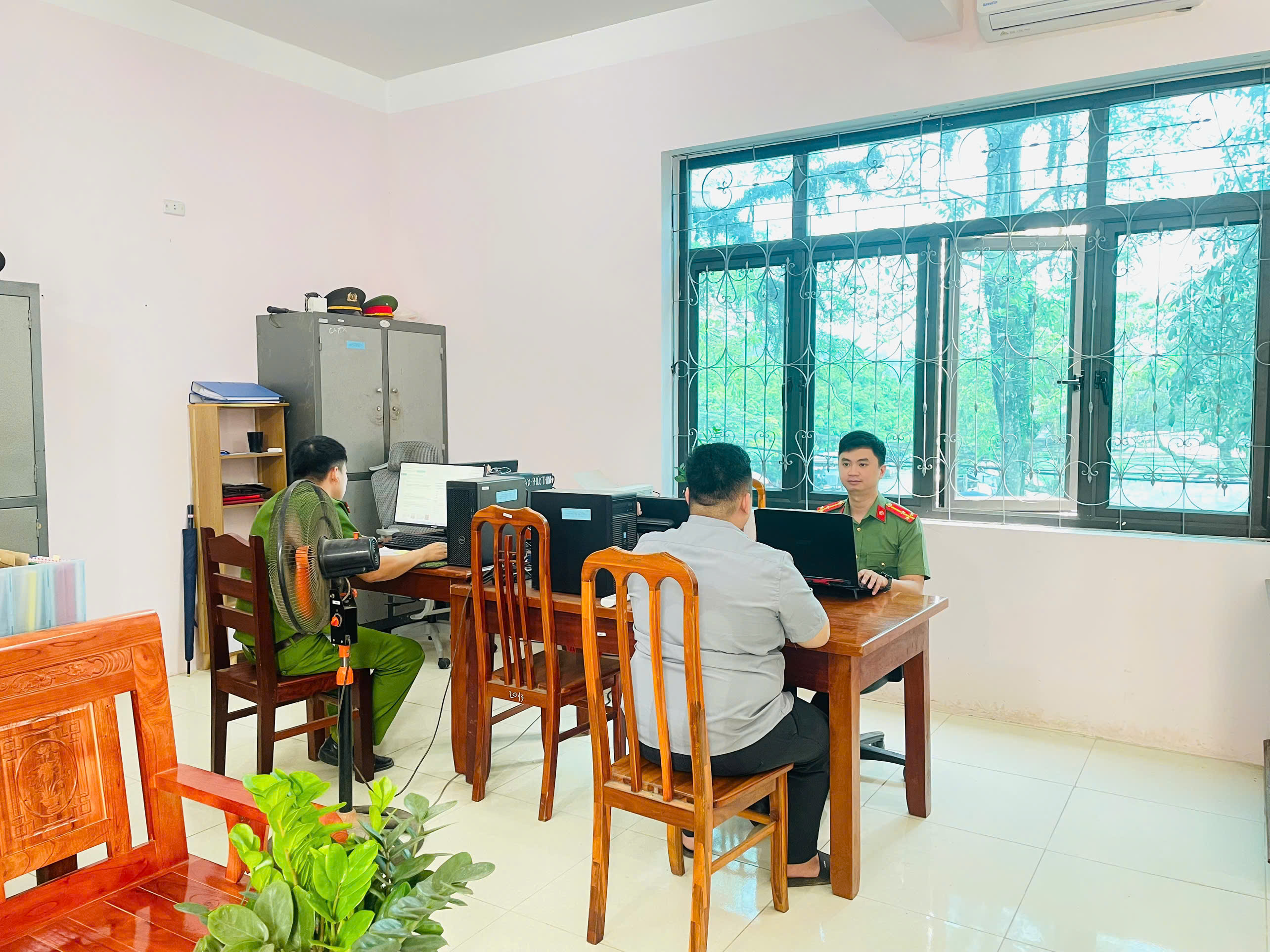 CÔNG AN XÃ CHIÊM HÓA SIẾT CHẶT QUẢN LÝ THÔNG TIN TRÊN MẠNG XÃ HỘI