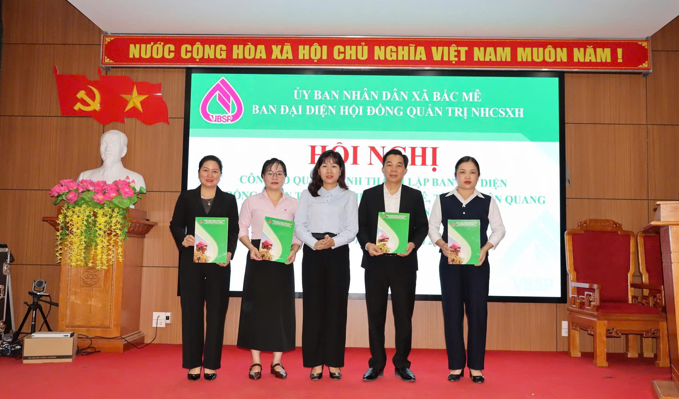 HỘI NGHỊ CÔNG BỐ QUYẾT ĐỊNH THÀNH LẬP BAN ĐẠI DIỆN HĐQT NHCSXH BẮC MÊ VÀ PHIÊN HỌP THỨ NHẤT NĂM 2026