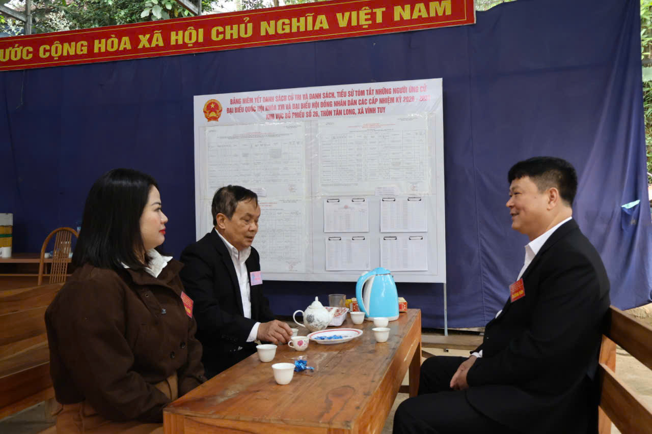 Bt ktra t T&acirc;n Long.jpg