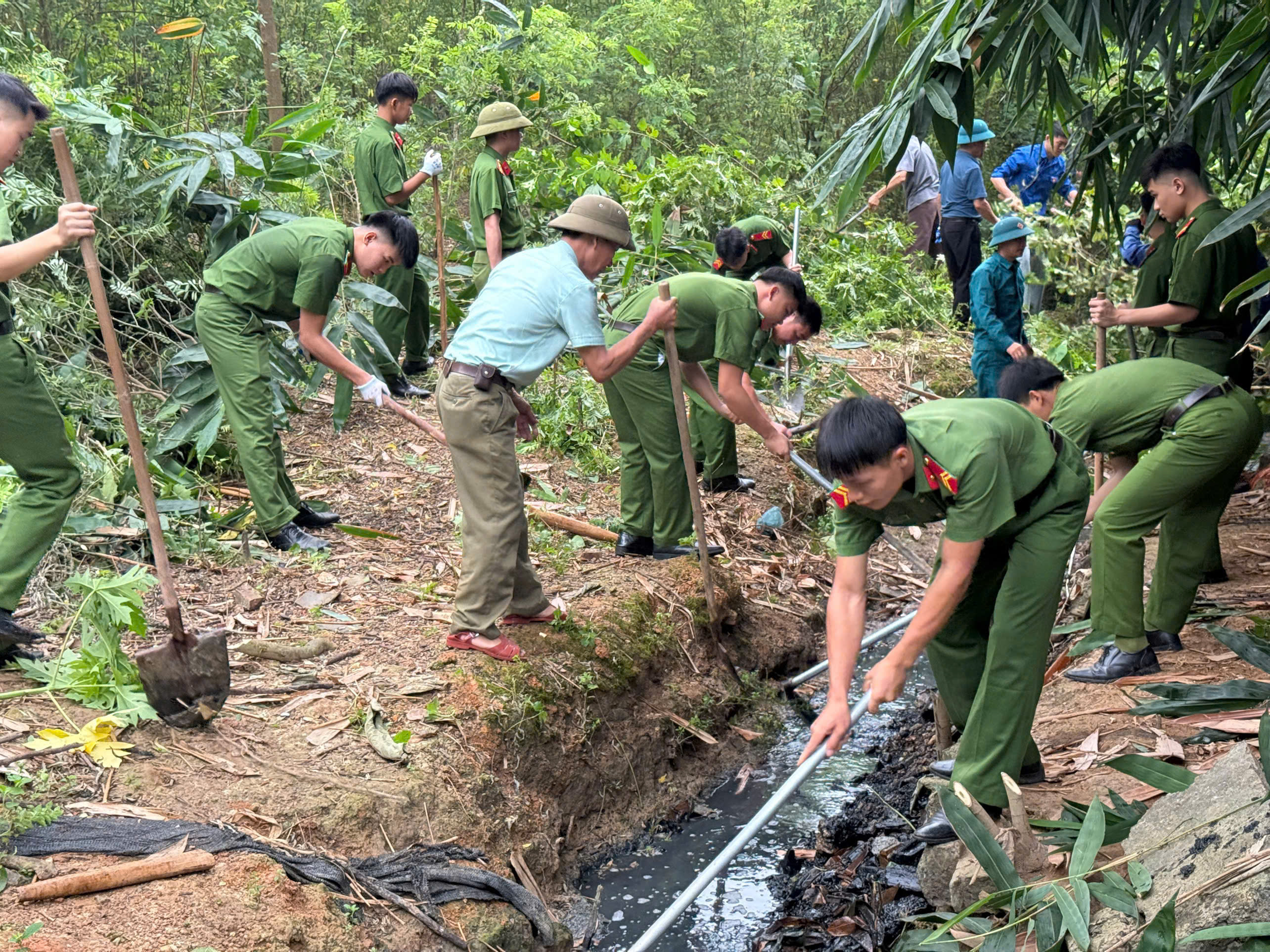PHÁT HUY TINH THẦN “GẦN DÂN NHẤT” – CHUNG TAY XÂY DỰNG QUÊ HƯƠNG XANH, SẠCH, ĐẸP