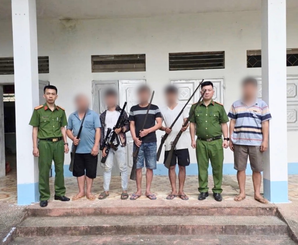TỪ NHẬN THỨC ĐẾN HÀNH ĐỘNG: 06 CÔNG DÂN TỰ NGUYỆN GIAO NỘP VŨ KHÍ