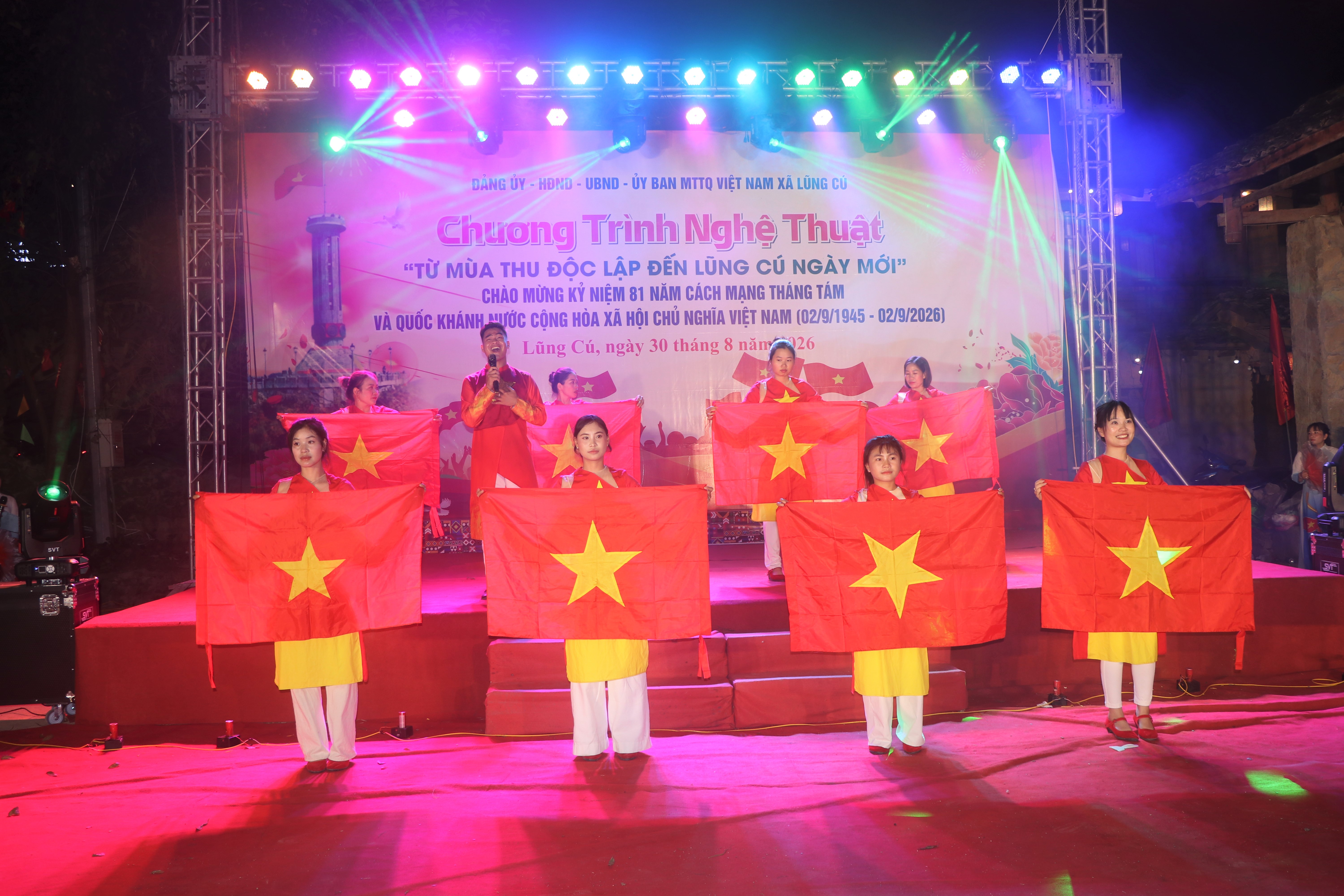 CHƯƠNG TRÌNH NGHỆ THUẬT “TỪ MÙA THU ĐỘC LẬP ĐẾN LŨNG CÚ NGÀY MỚI”
